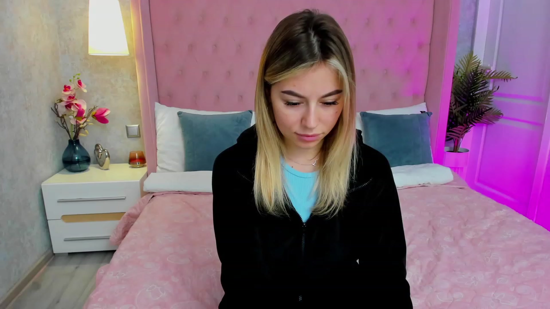 Gallery image thumbnail from SofiBloom's myfreecams stream on, 04/14/2023, 11:57 image 19 of 20