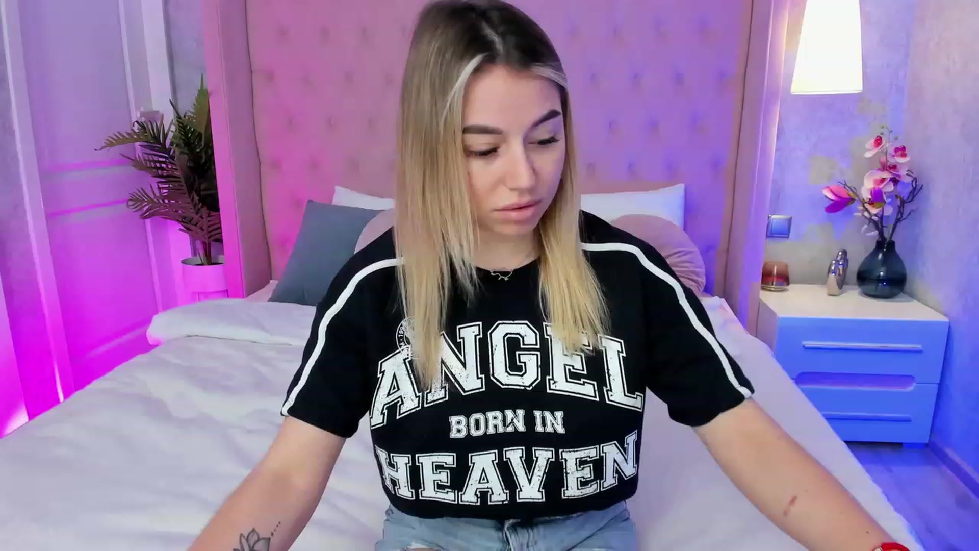 Gallery image thumbnail from SofiBloom's myfreecams stream on, 04/18/2023, 07:02 image 2 of 20