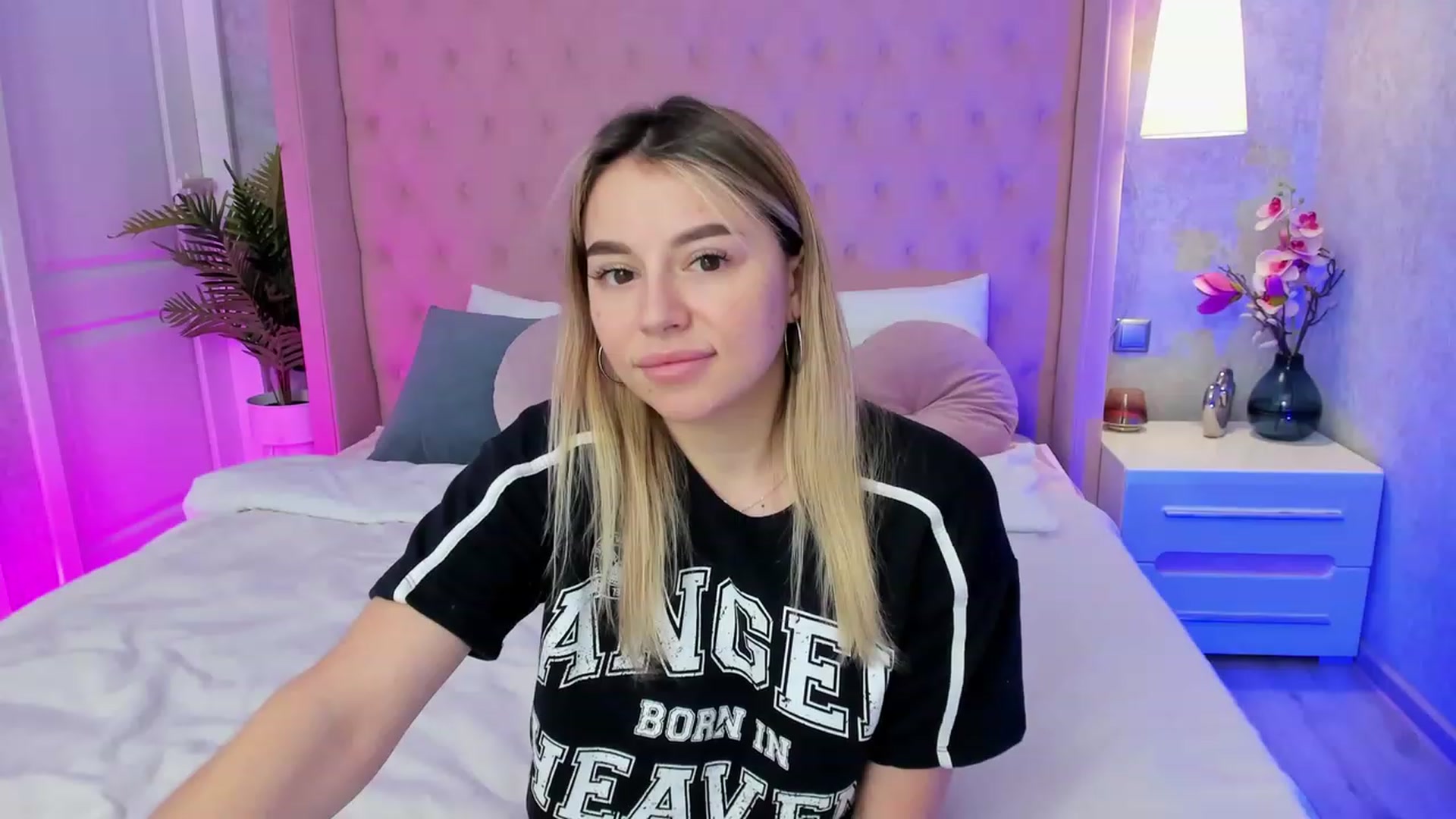 Gallery image thumbnail from SofiBloom's myfreecams stream on, 04/18/2023, 09:43 image 1 of 20