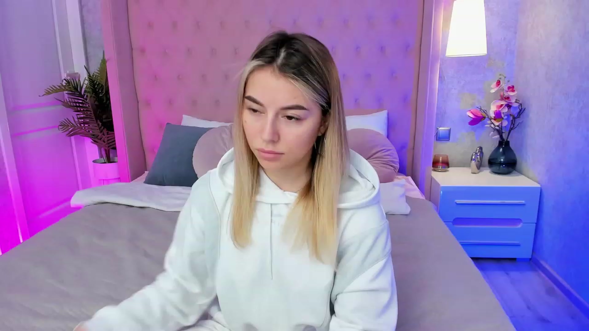 Gallery image thumbnail from SofiBloom's myfreecams stream on, 04/18/2023, 11:59 image 8 of 20