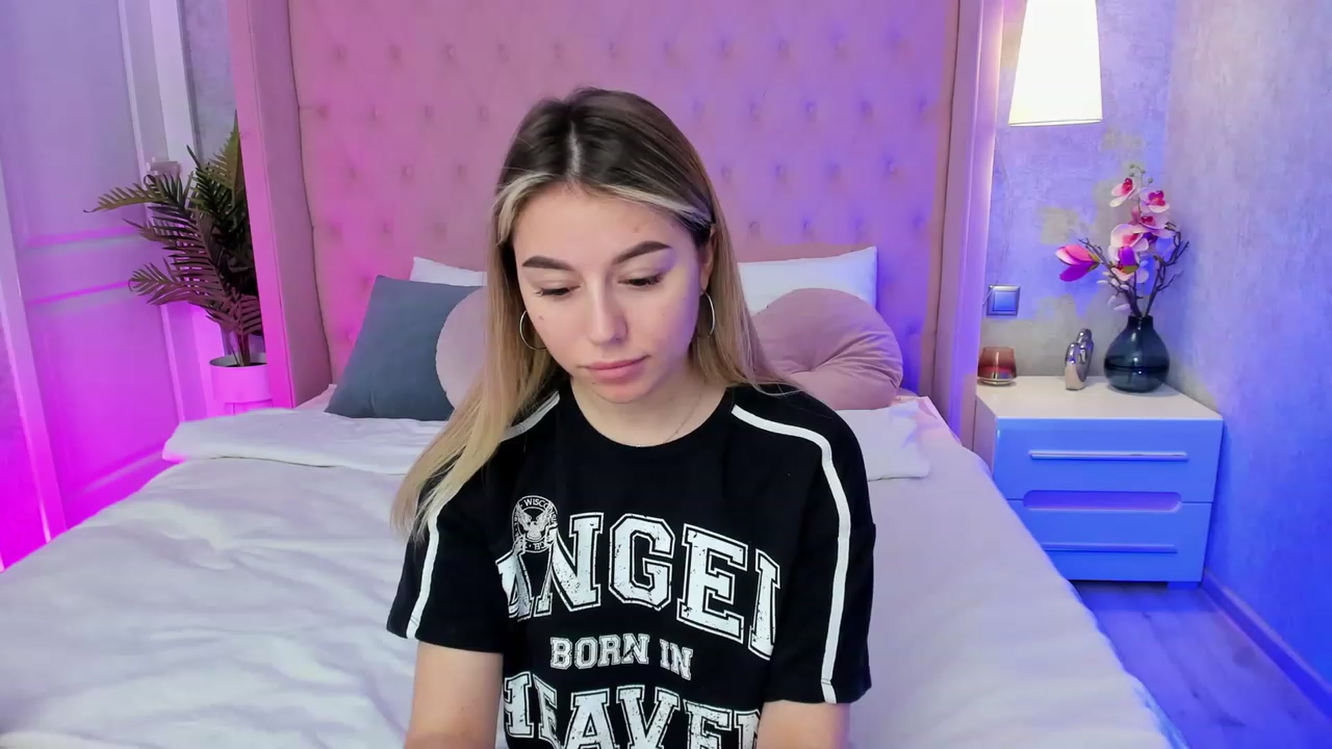 Gallery image thumbnail from SofiBloom's myfreecams stream on, 04/18/2023, 11:59 image 1 of 20