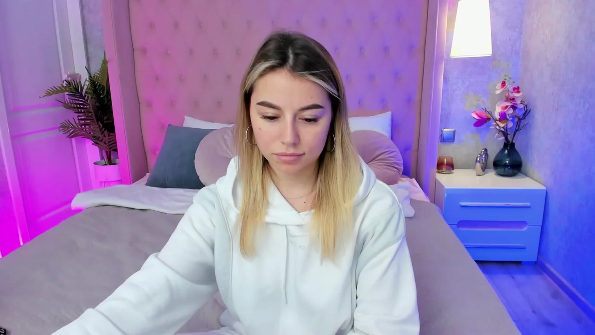 Gallery image thumbnail from SofiBloom's myfreecams stream on, 04/18/2023, 11:59 image 18 of 20