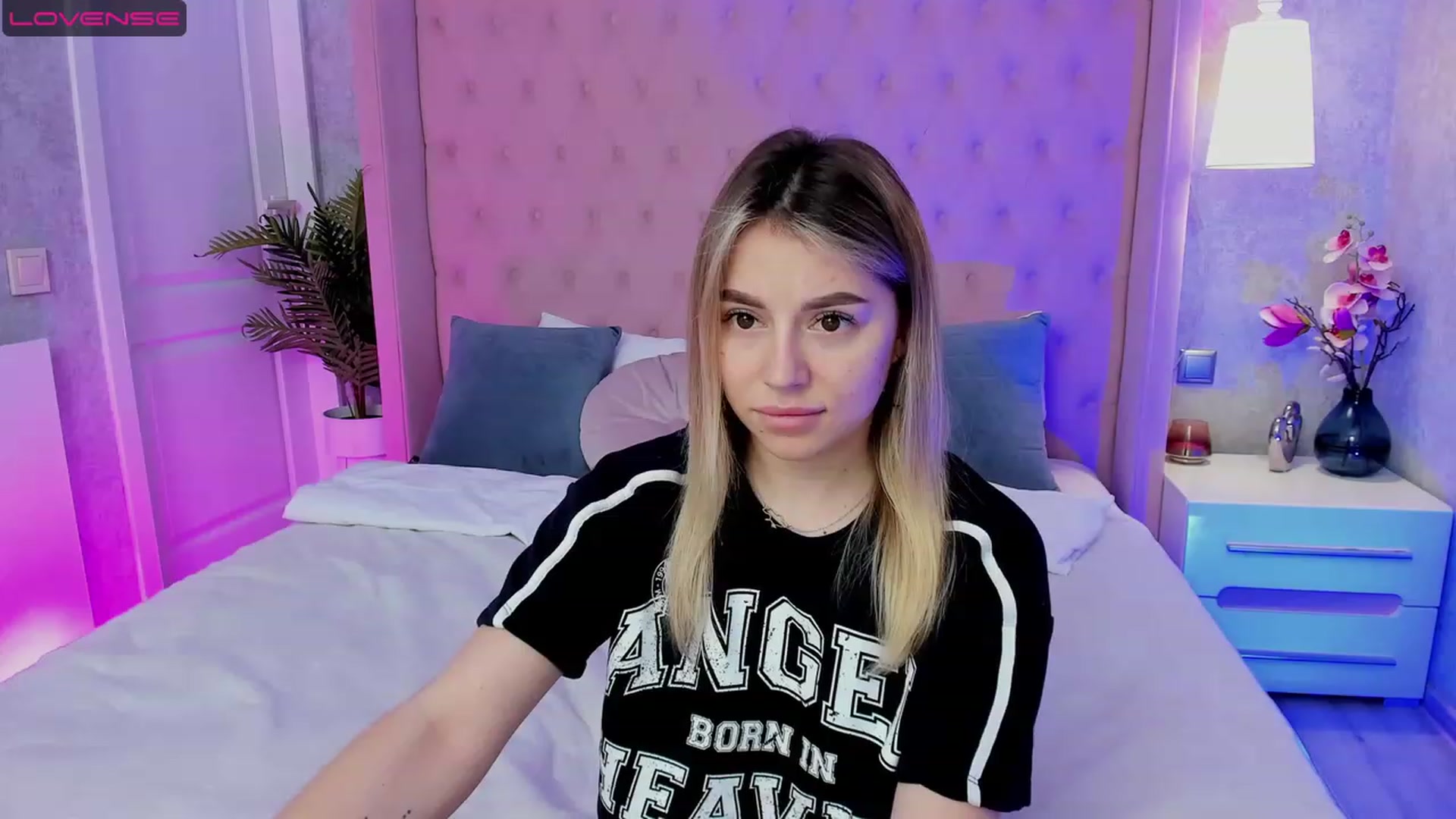 Gallery image thumbnail from SofiBloom's myfreecams stream on, 04/19/2023, 10:06 image 1 of 20
