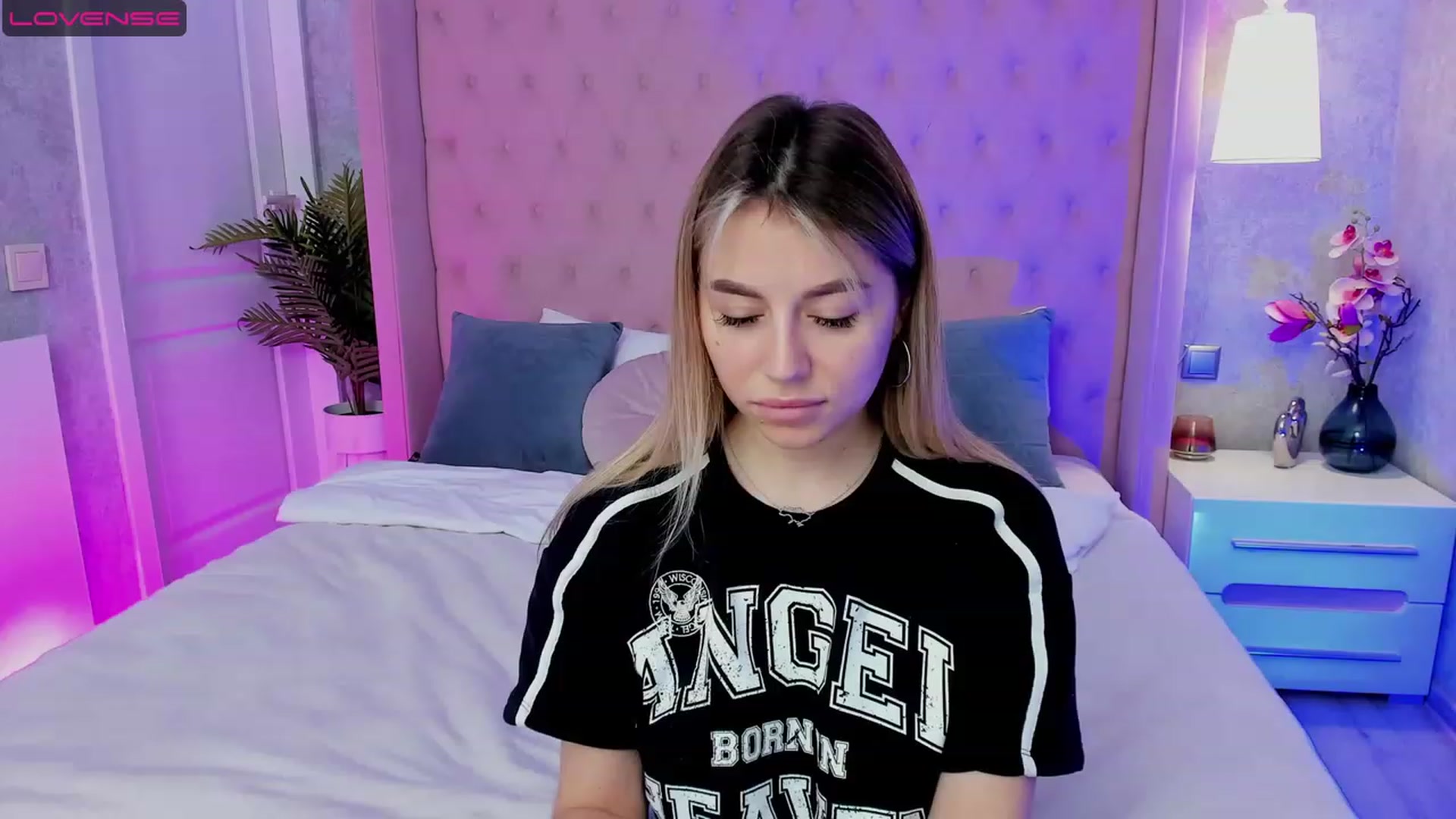 Gallery image thumbnail from SofiBloom's myfreecams stream on, 04/19/2023, 10:06 image 17 of 20