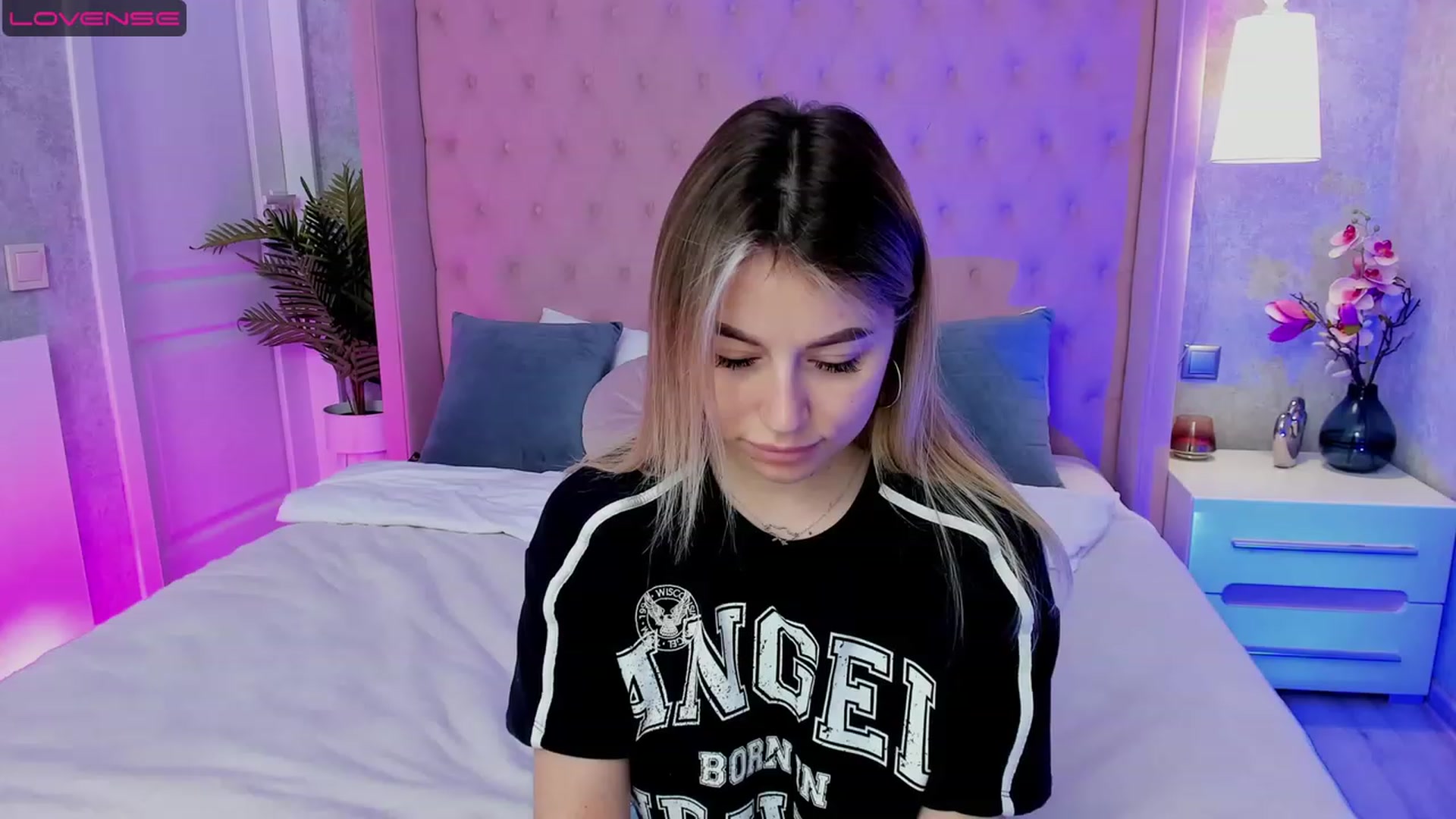 Gallery image thumbnail from SofiBloom's myfreecams stream on, 04/19/2023, 10:06 image 15 of 20