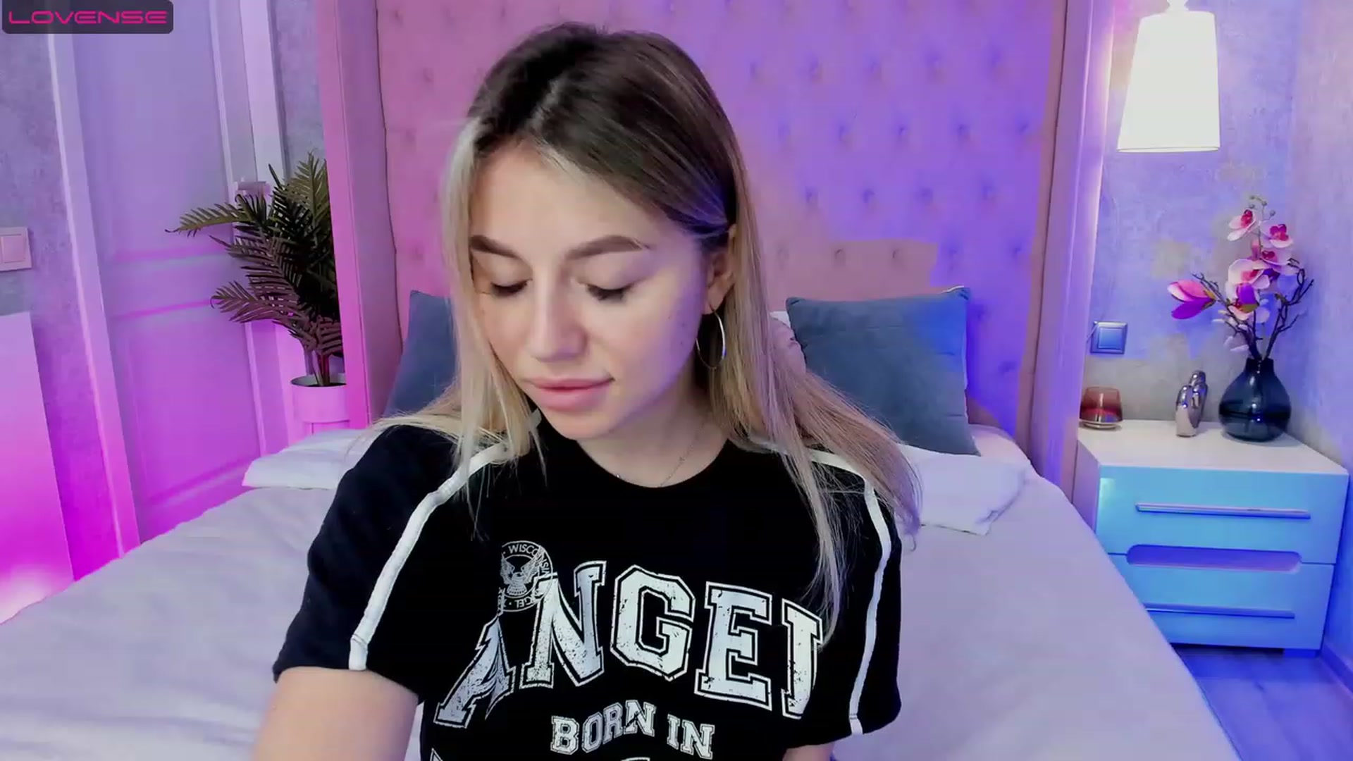 Gallery image thumbnail from SofiBloom's myfreecams stream on, 04/19/2023, 10:06 image 13 of 20