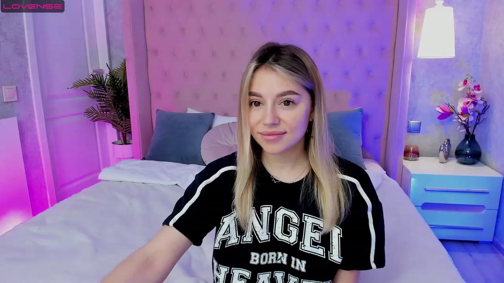 Gallery image thumbnail from SofiBloom's myfreecams stream on, 04/19/2023, 10:06 image 2 of 20