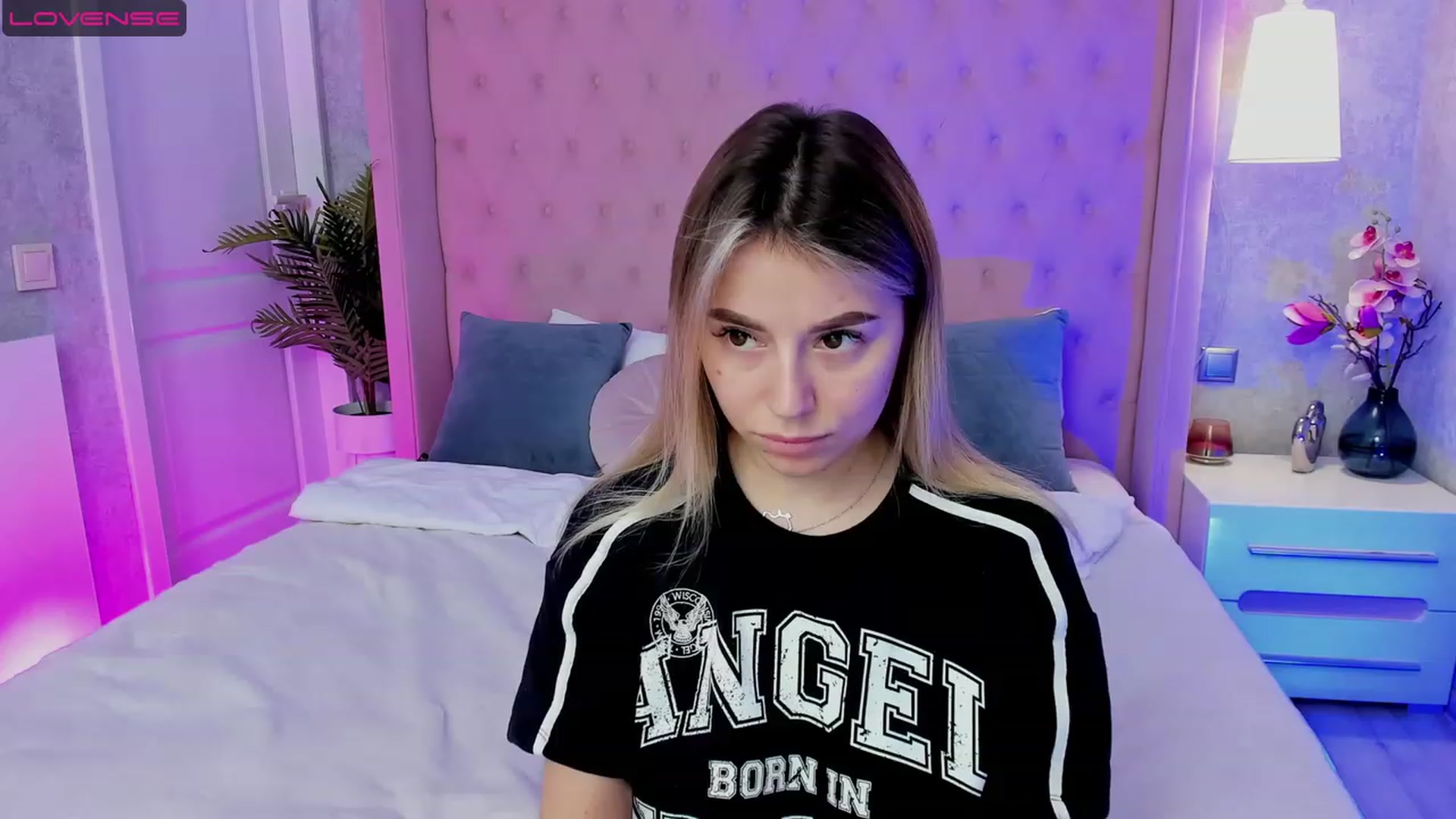 Gallery image thumbnail from SofiBloom's myfreecams stream on, 04/19/2023, 10:06 image 6 of 20