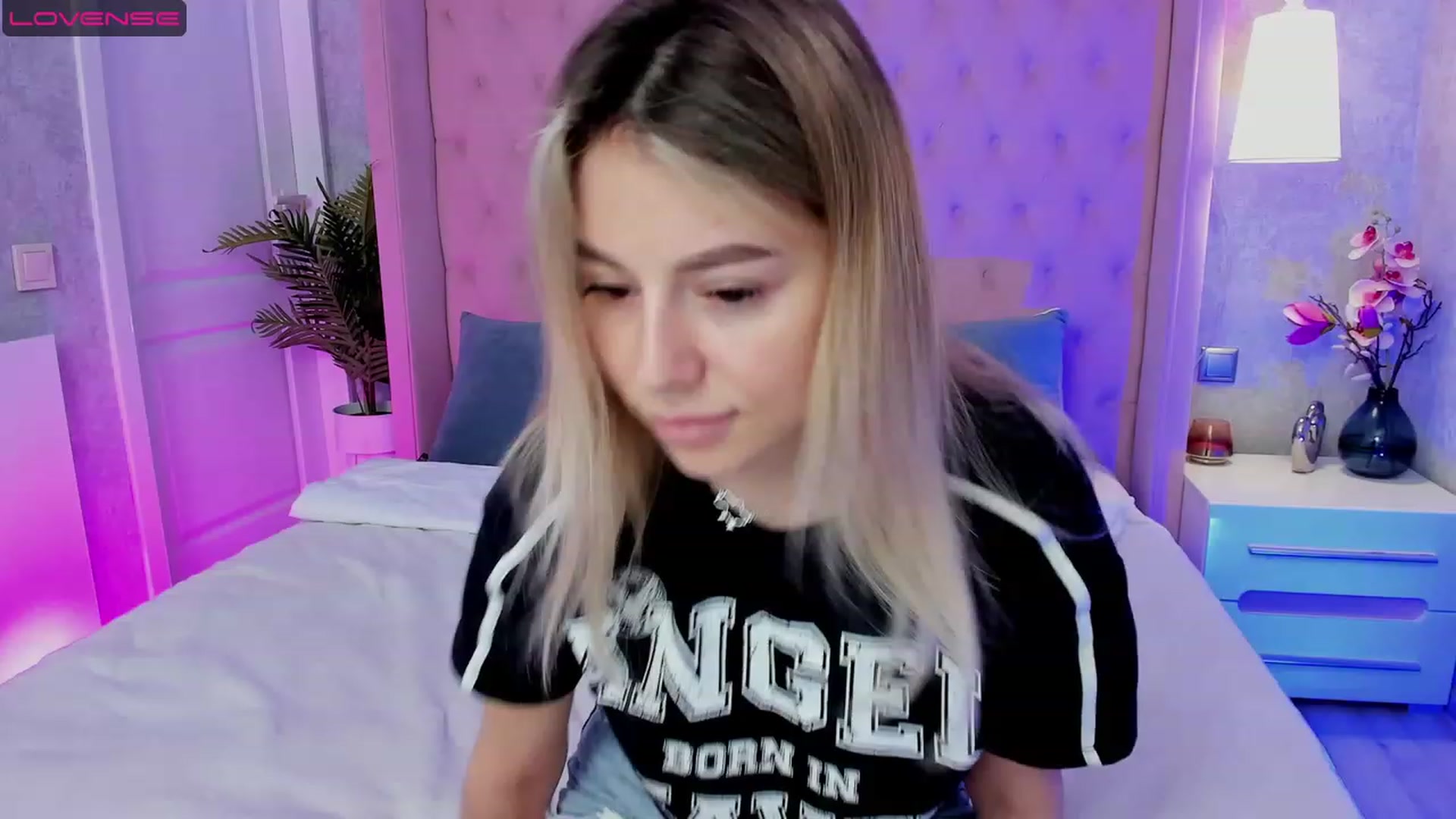 Gallery image thumbnail from SofiBloom's myfreecams stream on, 04/19/2023, 10:06 image 7 of 20