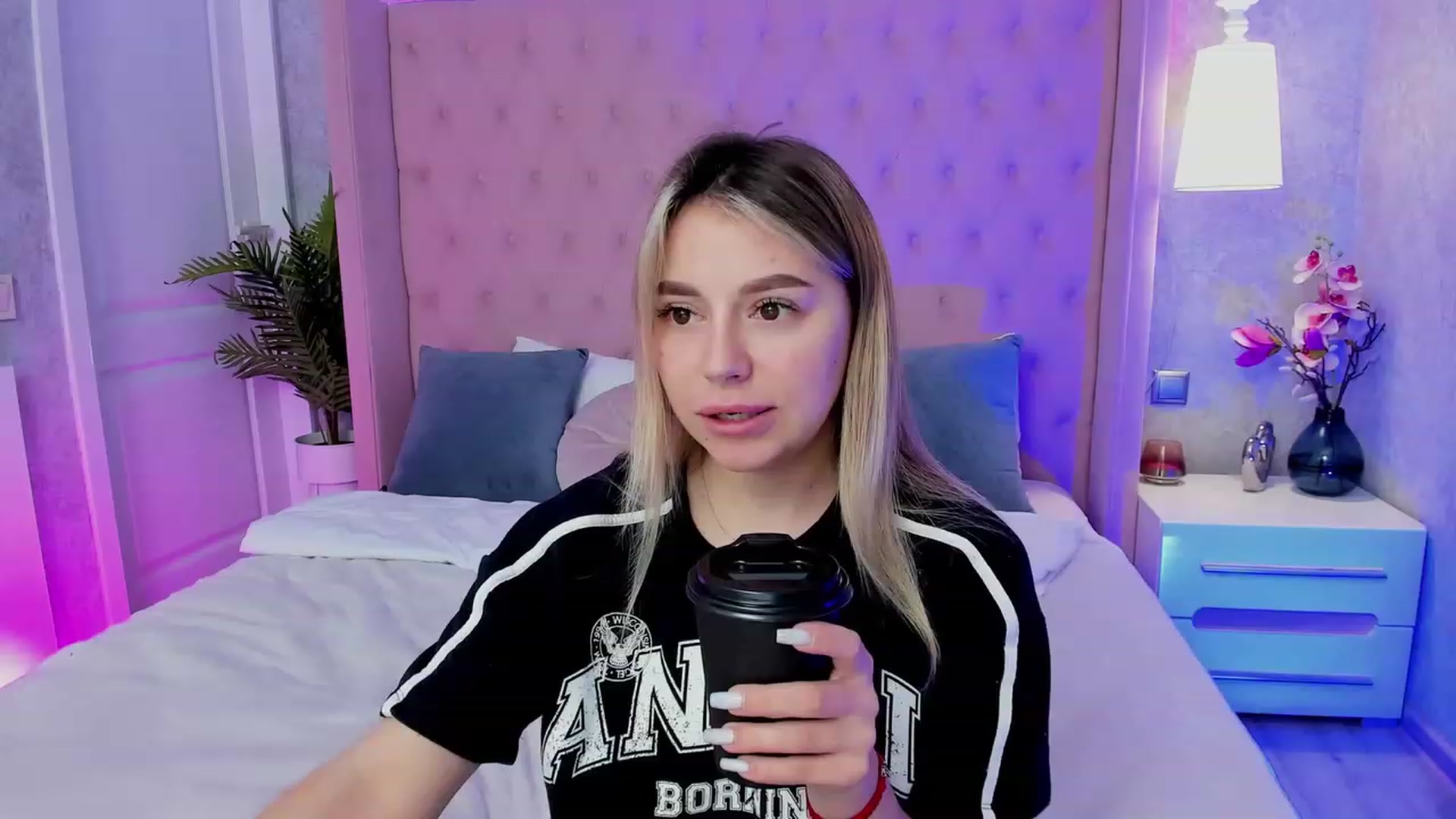 Gallery image thumbnail from SofiBloom's myfreecams stream on, 04/19/2023, 11:59 image 12 of 20