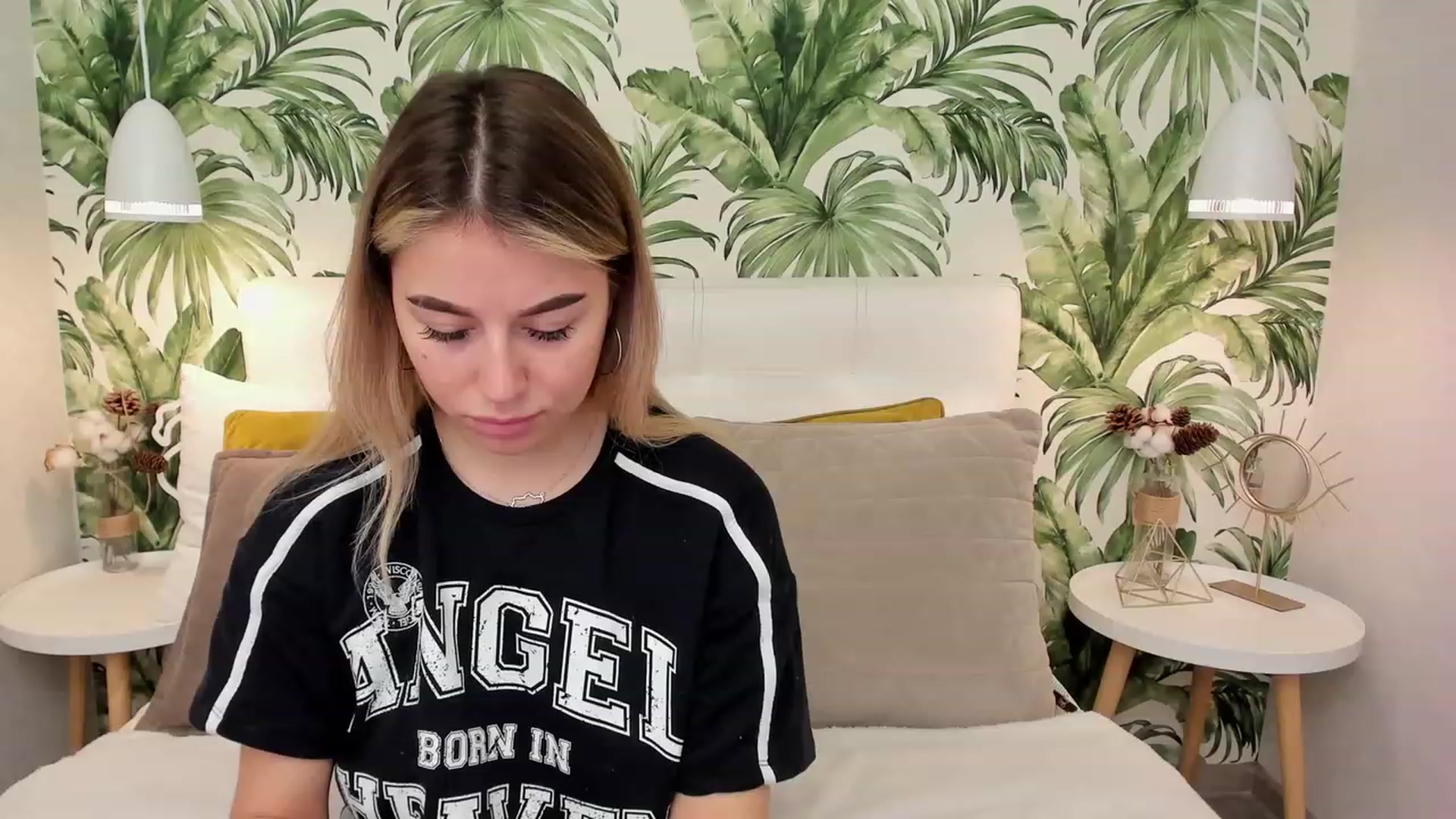 Gallery image thumbnail from SofiBloom's myfreecams stream on, 04/20/2023, 07:32 image 4 of 20