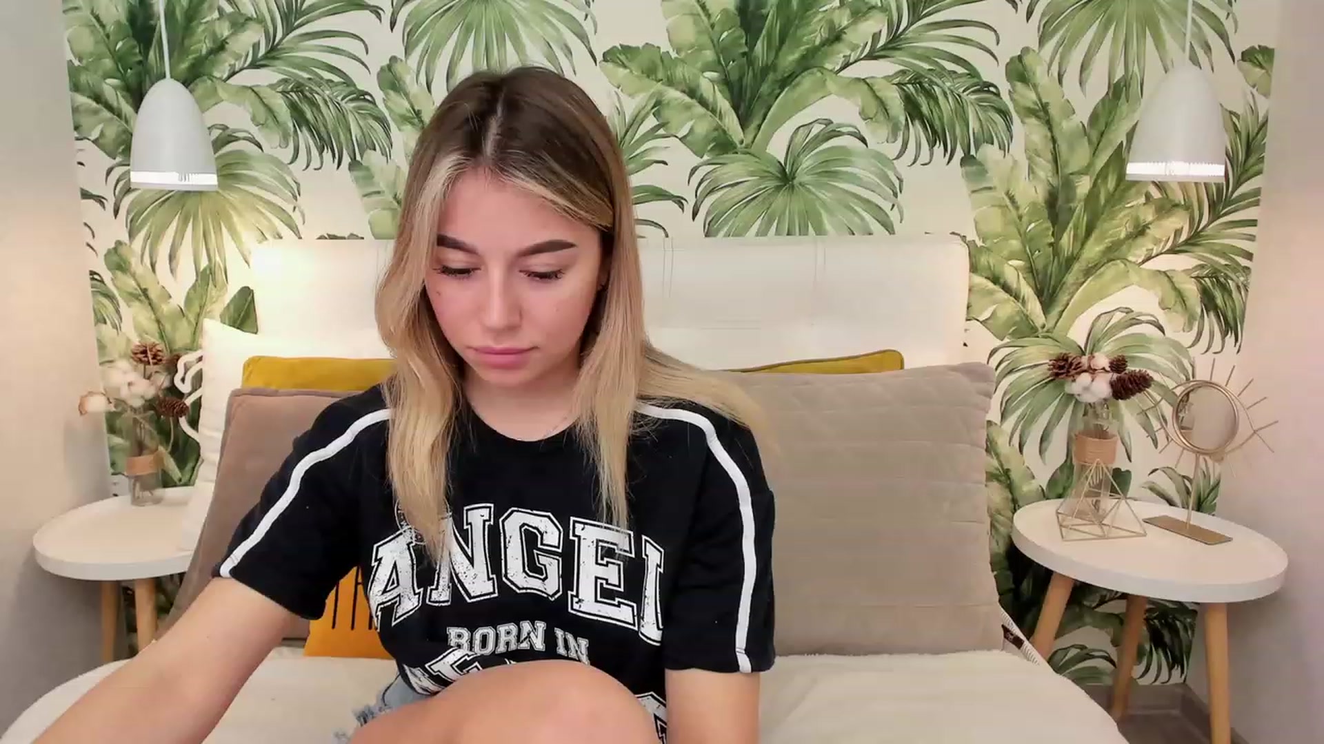 Gallery image thumbnail from SofiBloom's myfreecams stream on, 04/20/2023, 09:56 image 16 of 20
