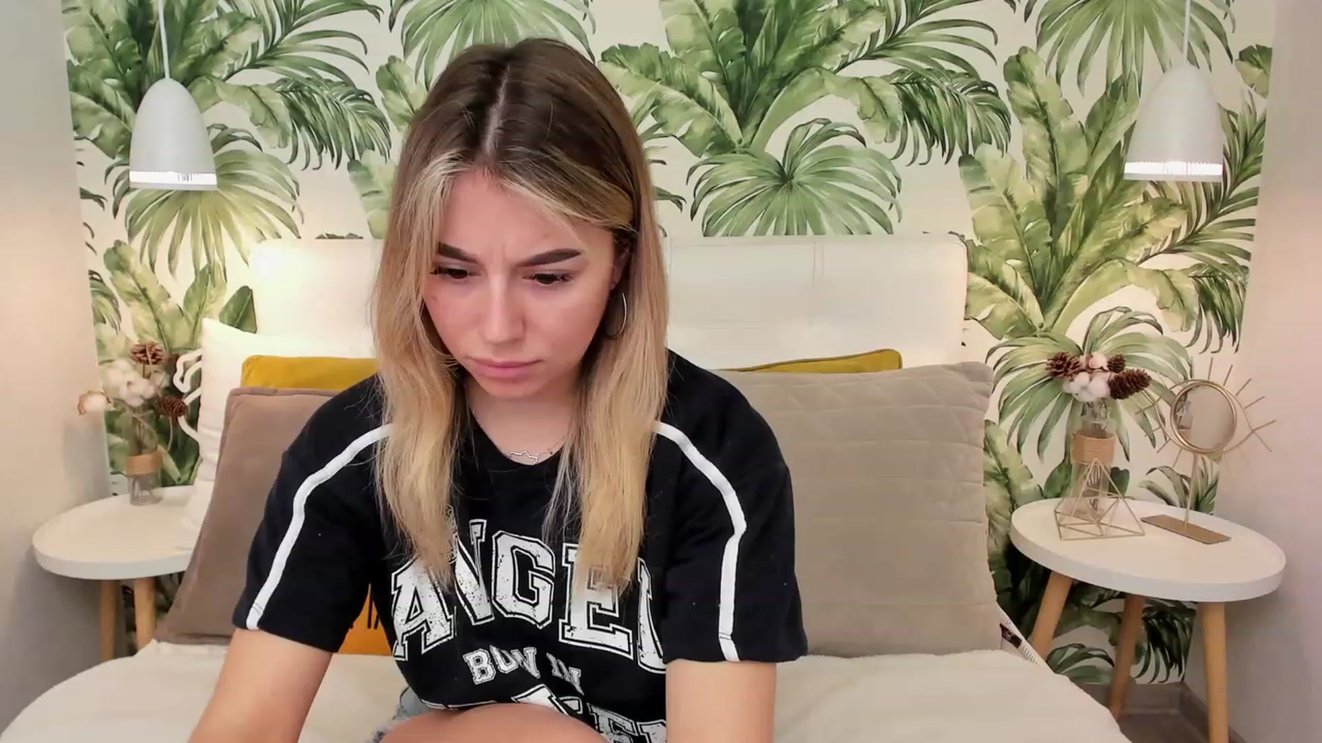 Gallery image thumbnail from SofiBloom's myfreecams stream on, 04/20/2023, 09:56 image 2 of 20