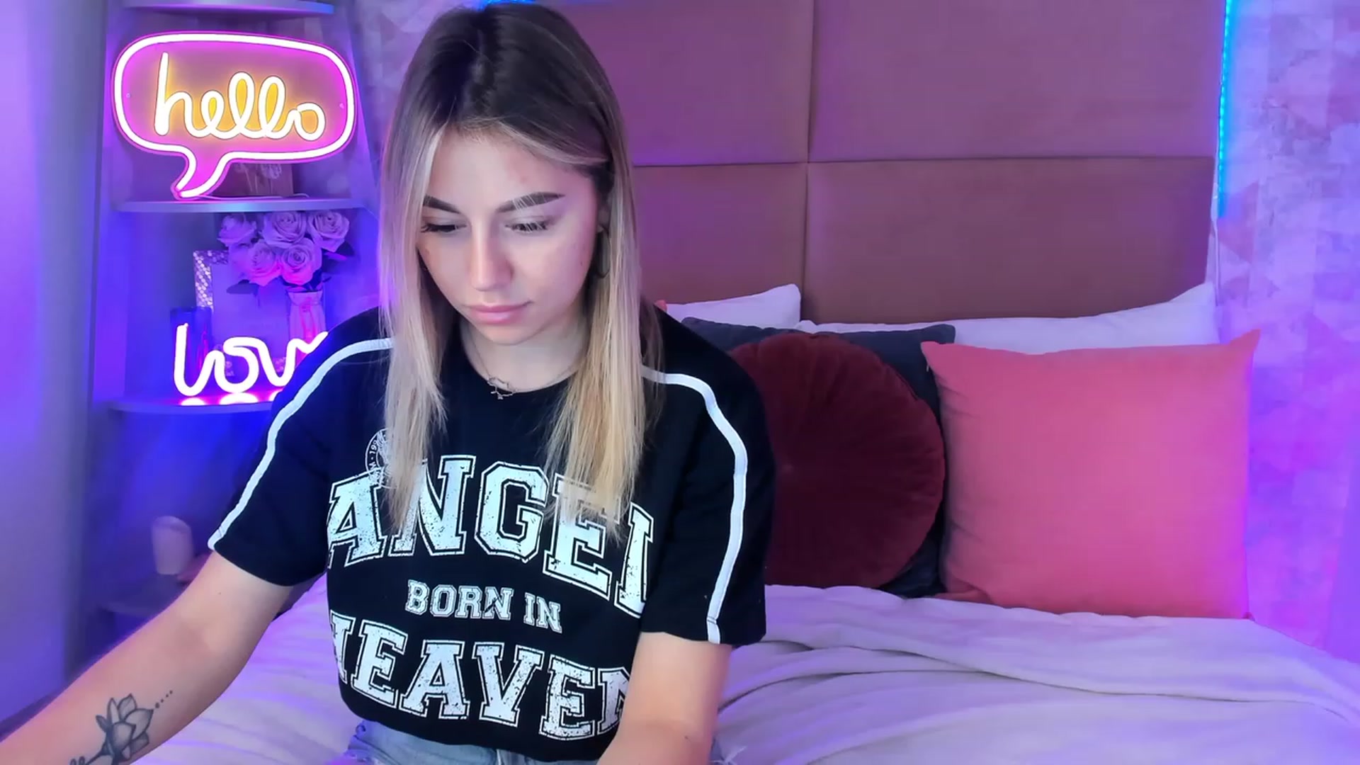Gallery image thumbnail from SofiBloom's myfreecams stream on, 04/21/2023, 08:28 image 18 of 20