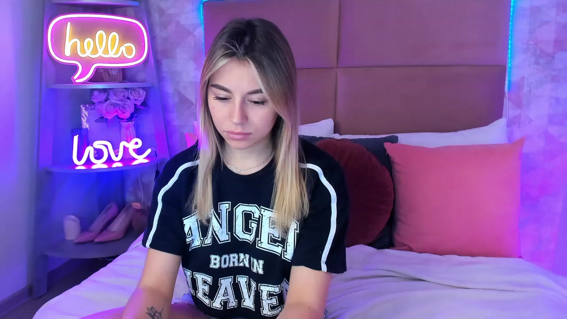Gallery image thumbnail from SofiBloom's myfreecams stream on, 04/21/2023, 08:28 image 9 of 20