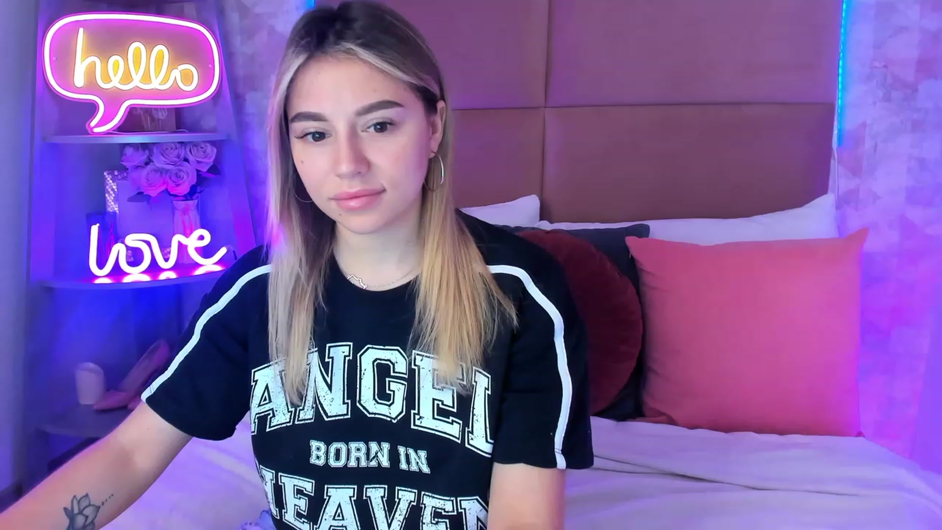Gallery image thumbnail from SofiBloom's myfreecams stream on, 04/21/2023, 08:28 image 2 of 20