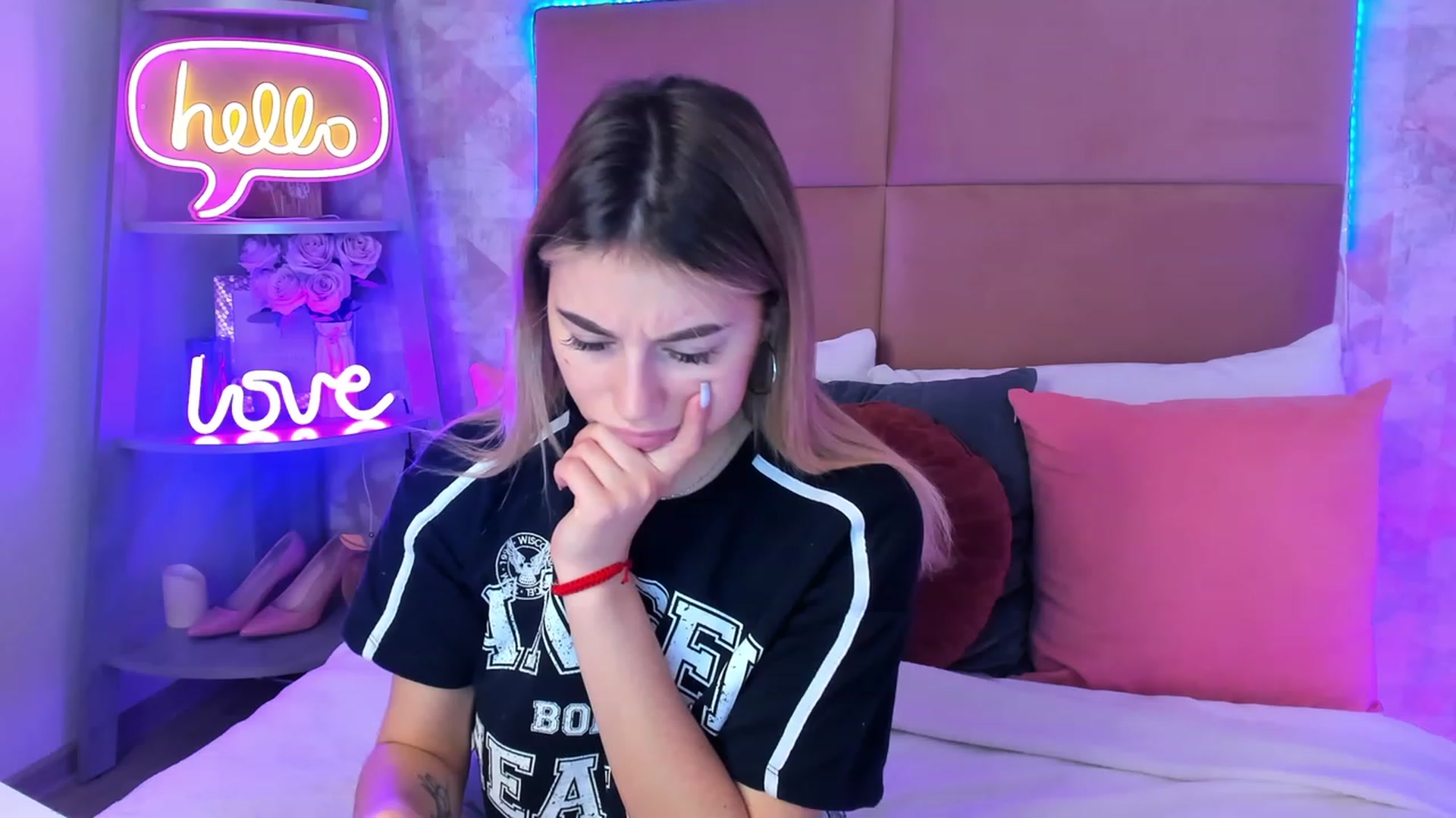 Gallery image thumbnail from SofiBloom's myfreecams stream on, 04/21/2023, 10:10 image 10 of 20