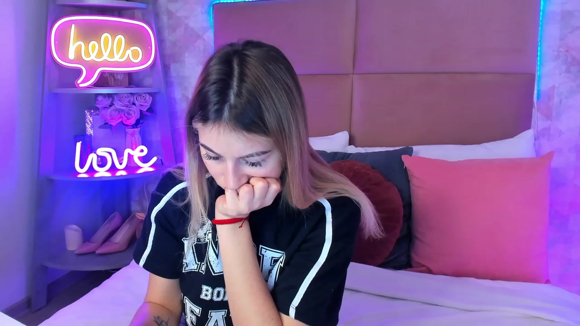 Gallery image thumbnail from SofiBloom's myfreecams stream on, 04/21/2023, 10:10 image 15 of 20