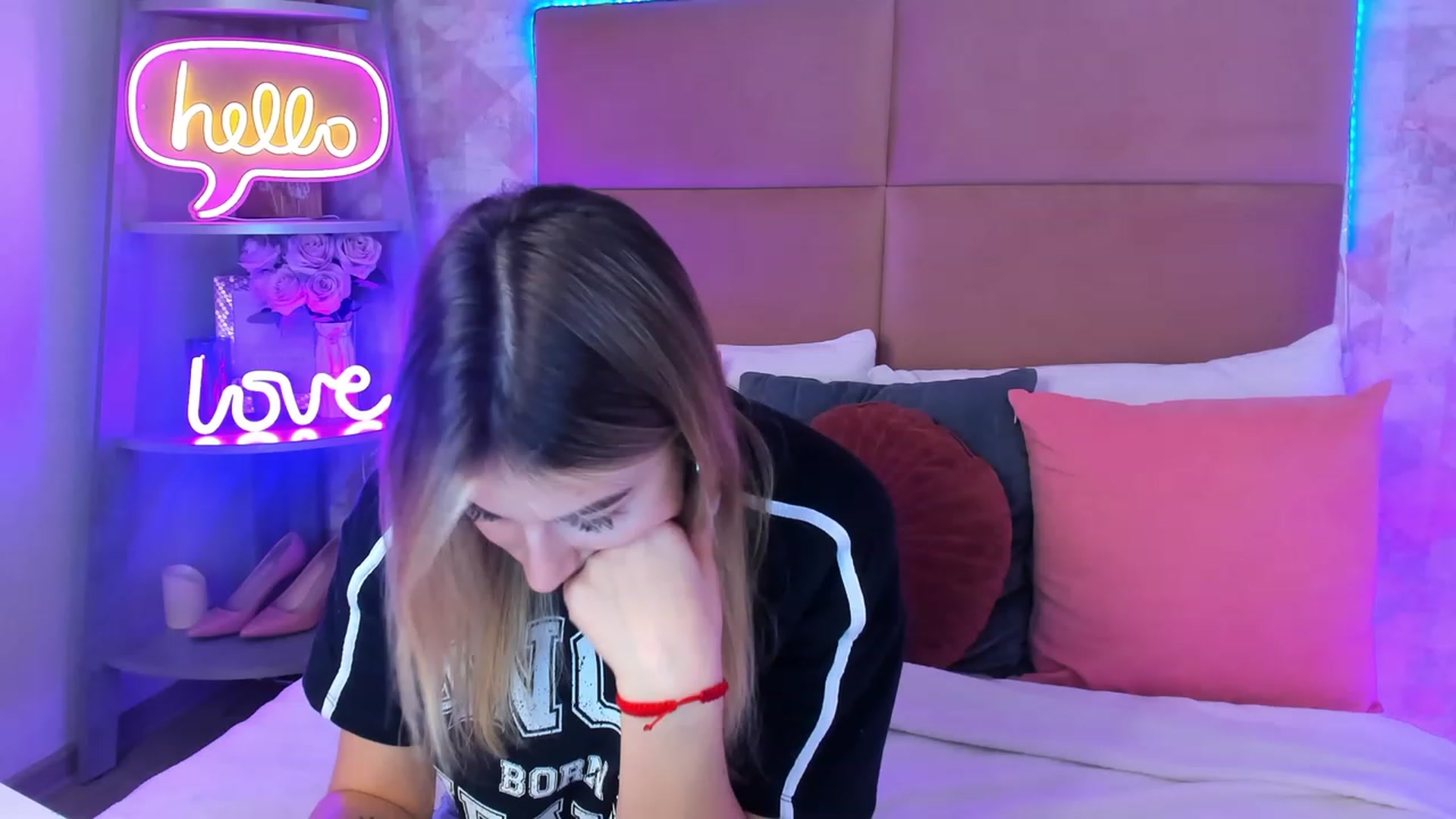 Gallery image thumbnail from SofiBloom's myfreecams stream on, 04/21/2023, 10:10 image 6 of 20