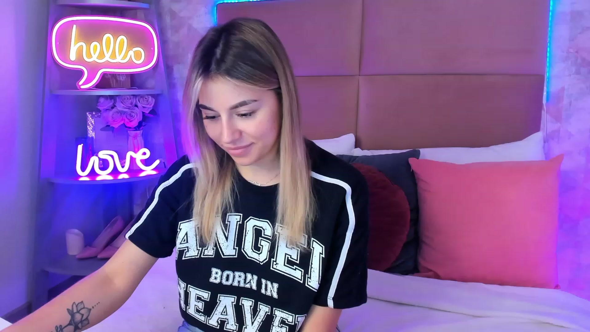 Gallery image thumbnail from SofiBloom's myfreecams stream on, 04/21/2023, 10:10 image 4 of 20