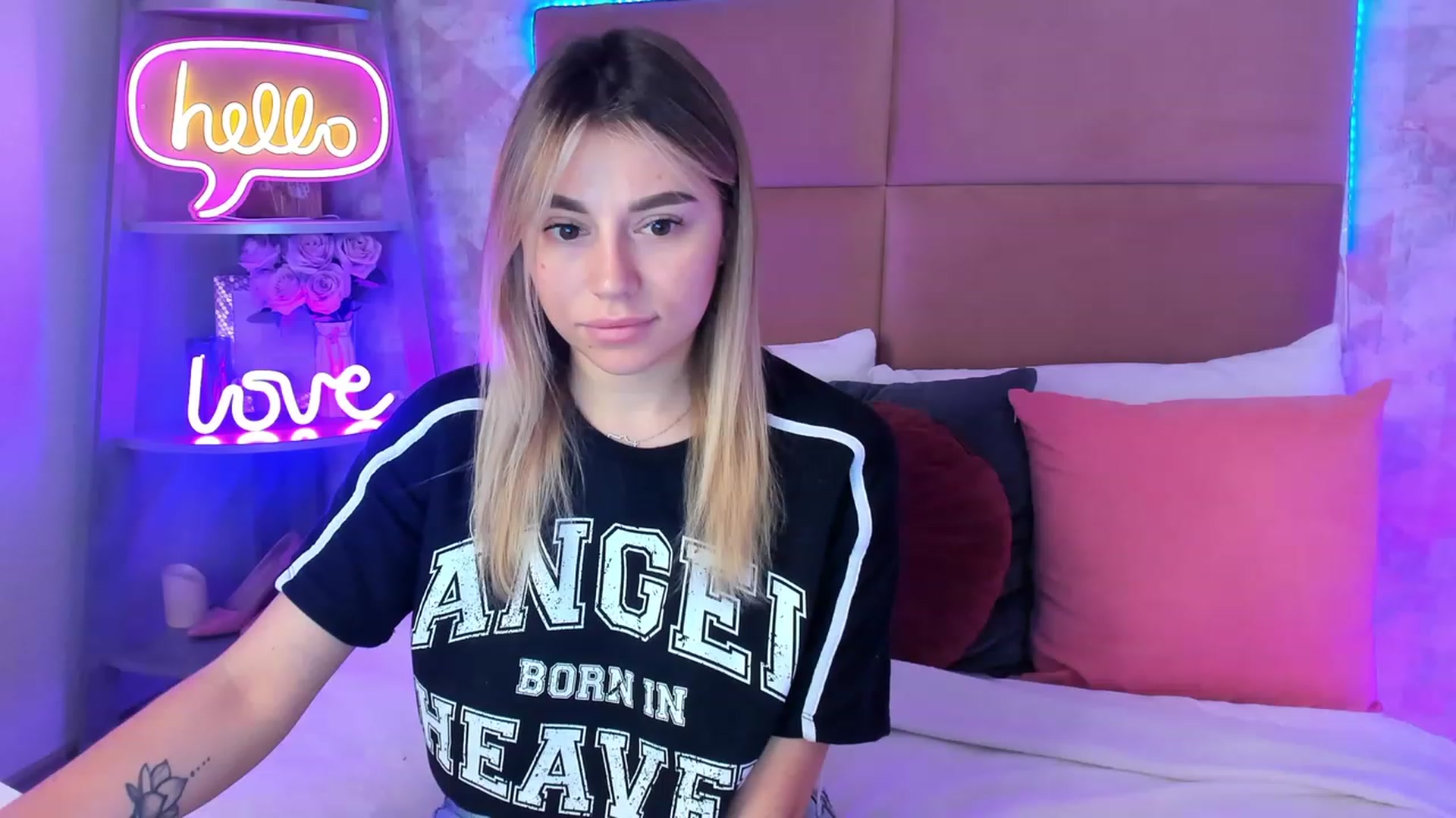 Gallery image thumbnail from SofiBloom's myfreecams stream on, 04/21/2023, 10:10 image 3 of 20