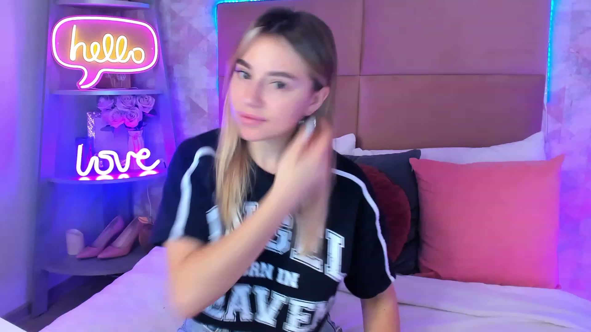Gallery image thumbnail from SofiBloom's myfreecams stream on, 04/21/2023, 10:10 image 1 of 20