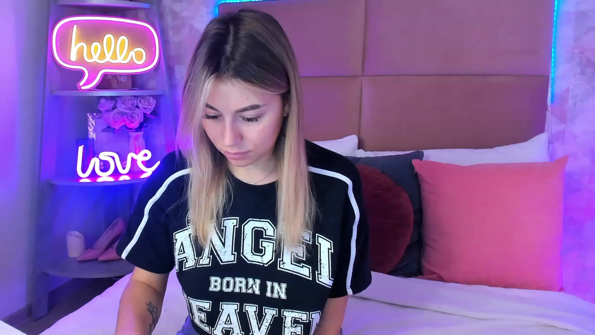 Gallery image thumbnail from SofiBloom's myfreecams stream on, 04/21/2023, 10:10 image 2 of 20