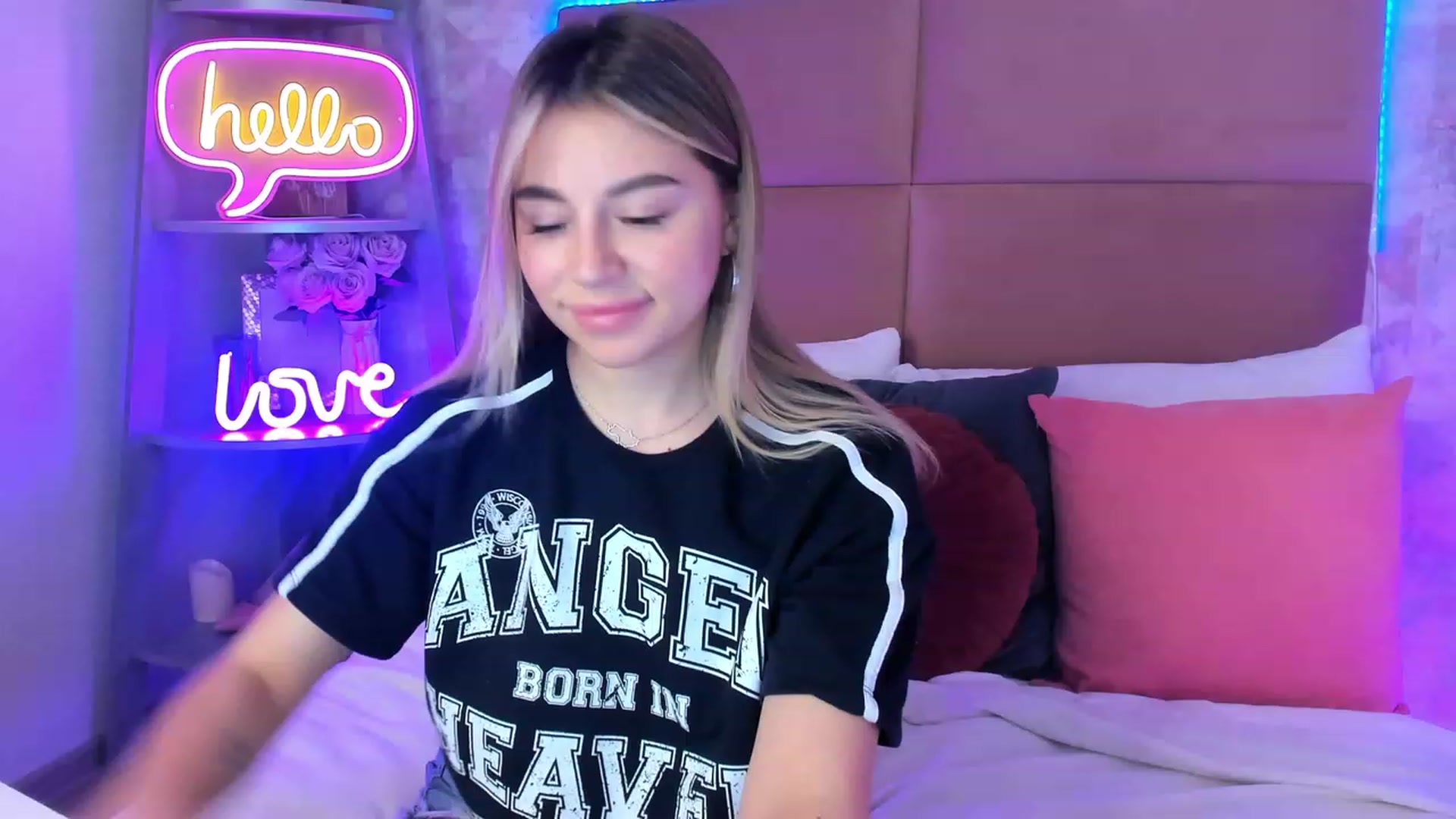 Gallery image thumbnail from SofiBloom's myfreecams stream on, 04/21/2023, 12:07 image 19 of 20