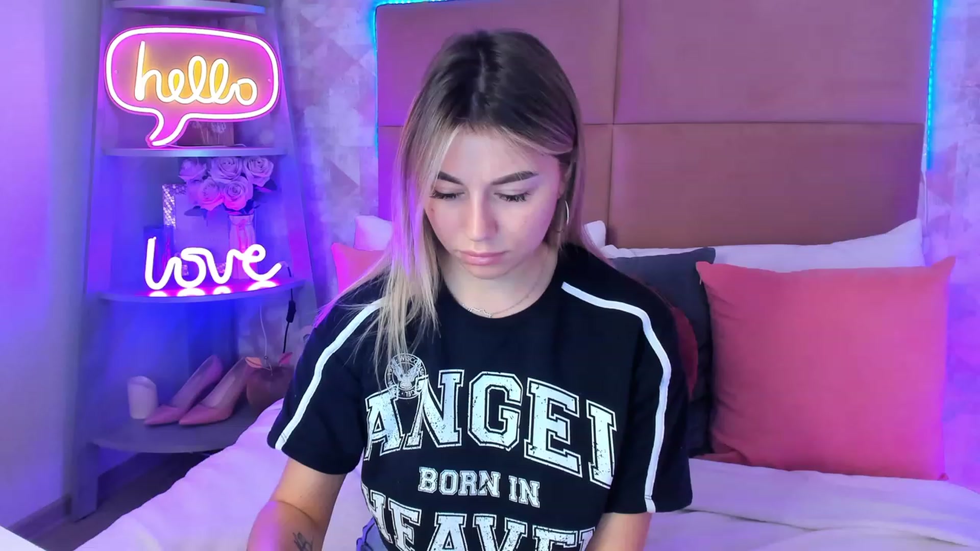 Gallery image thumbnail from SofiBloom's myfreecams stream on, 04/21/2023, 12:07 image 14 of 20