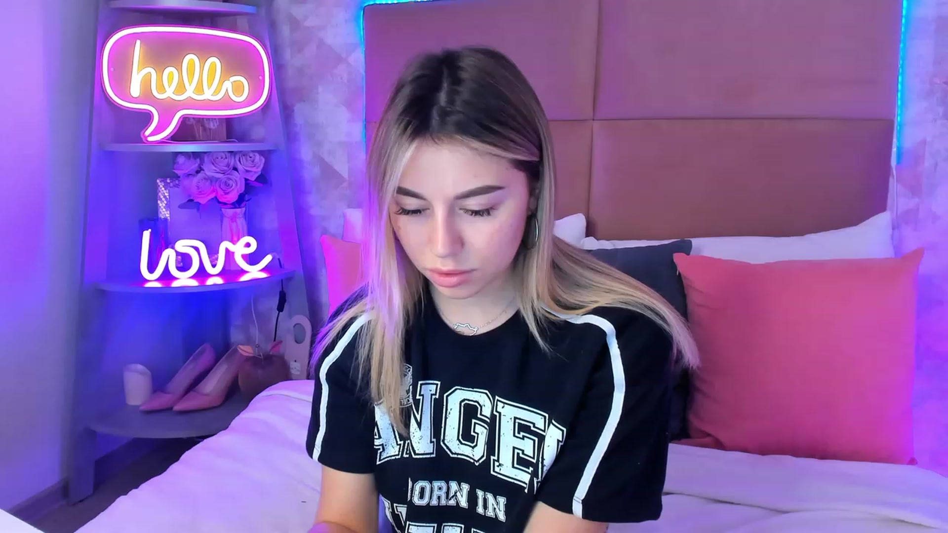 Gallery image thumbnail from SofiBloom's myfreecams stream on, 04/21/2023, 12:07 image 2 of 20