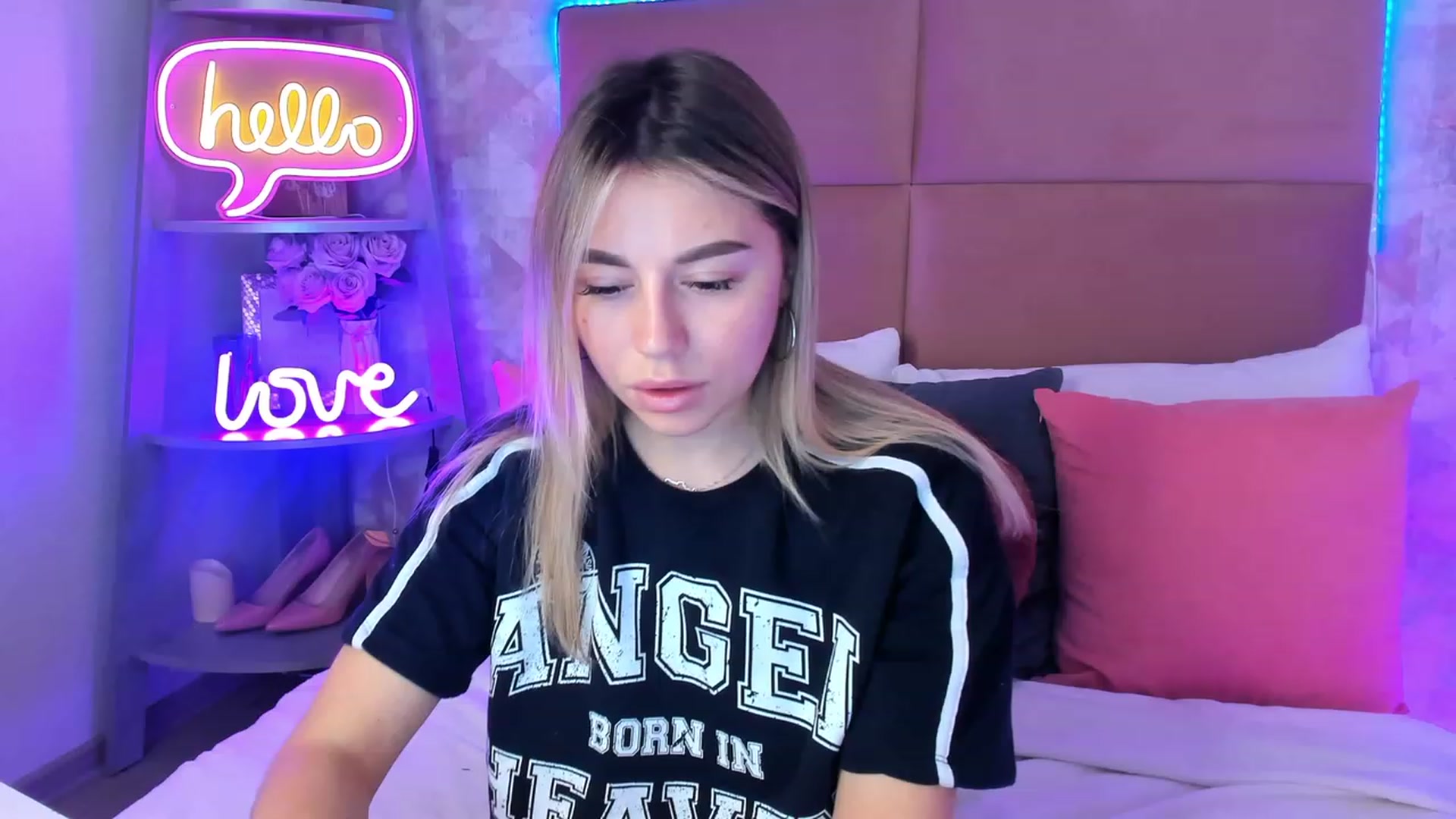 Gallery image thumbnail from SofiBloom's myfreecams stream on, 04/21/2023, 12:07 image 3 of 20