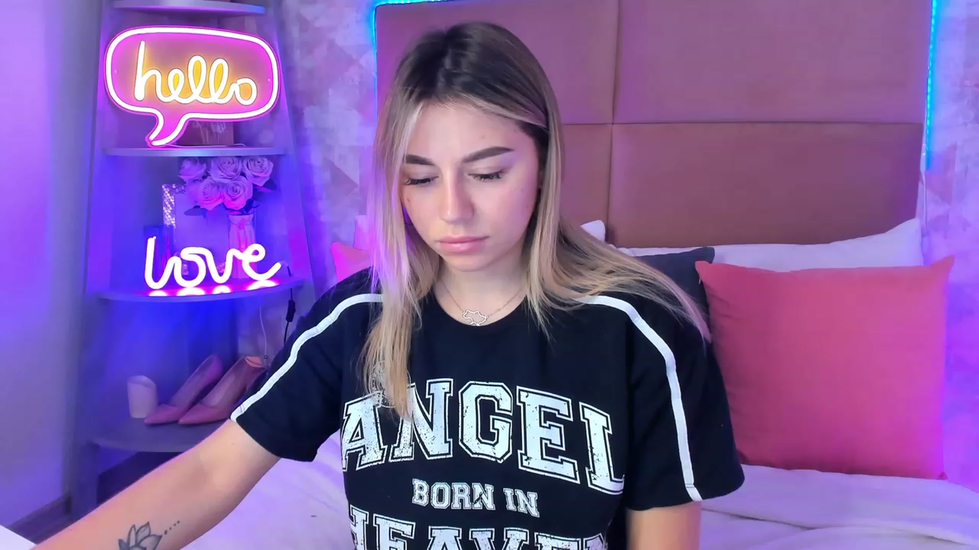 Gallery image thumbnail from SofiBloom's myfreecams stream on, 04/21/2023, 12:07 image 4 of 20