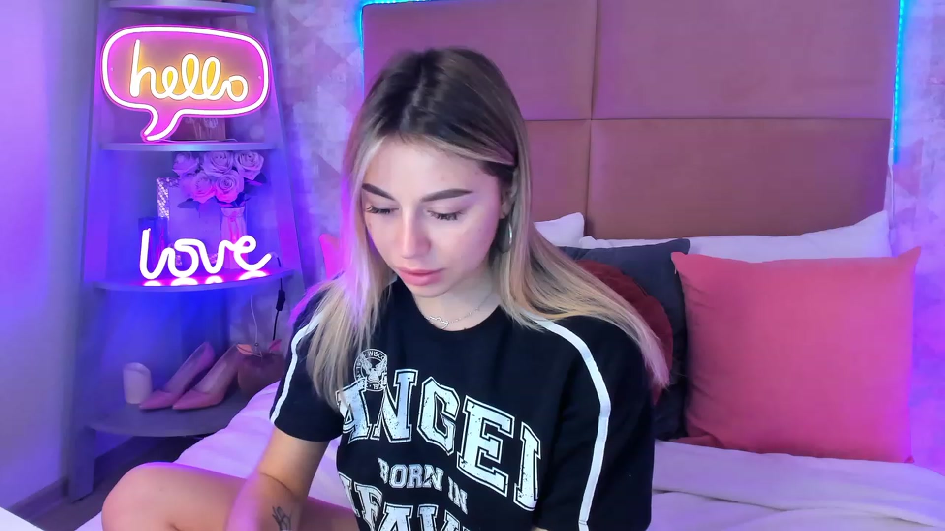 Gallery image thumbnail from SofiBloom's myfreecams stream on, 04/21/2023, 12:07 image 1 of 20