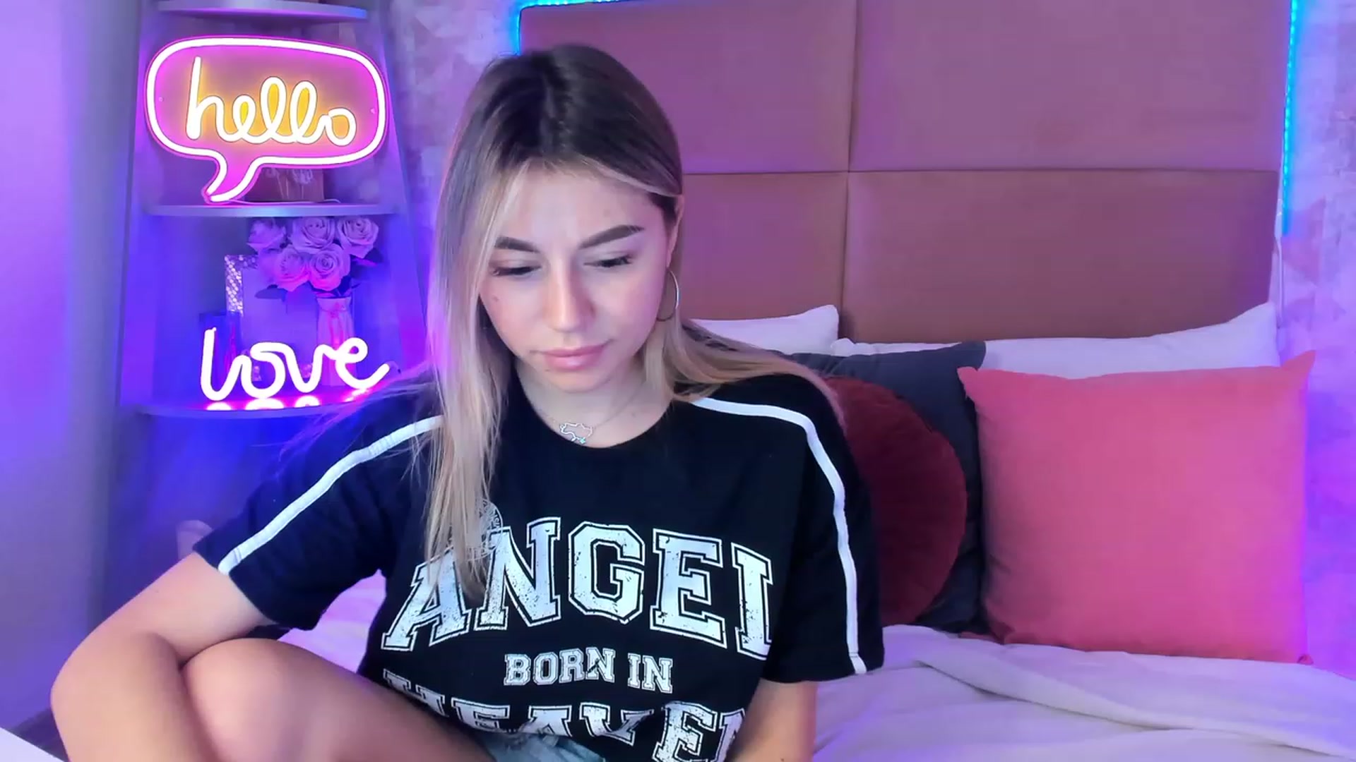 Gallery image thumbnail from SofiBloom's myfreecams stream on, 04/21/2023, 12:07 image 18 of 20