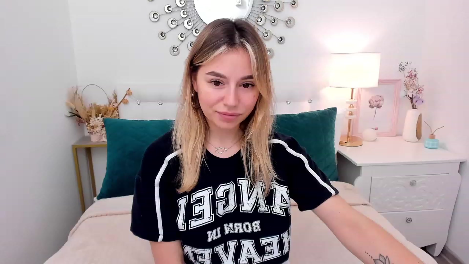Gallery image thumbnail from SofiBloom's myfreecams stream on, 04/22/2023, 09:01 image 10 of 20
