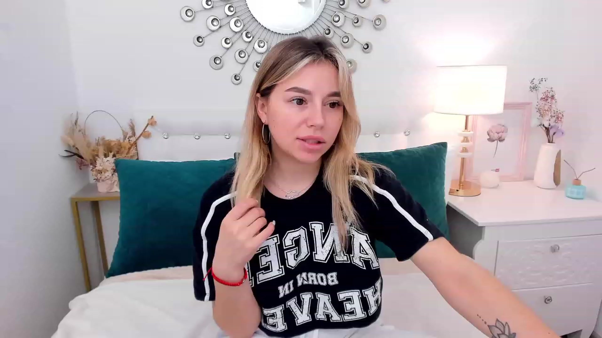 Gallery image thumbnail from SofiBloom's myfreecams stream on, 04/22/2023, 09:01 image 6 of 20