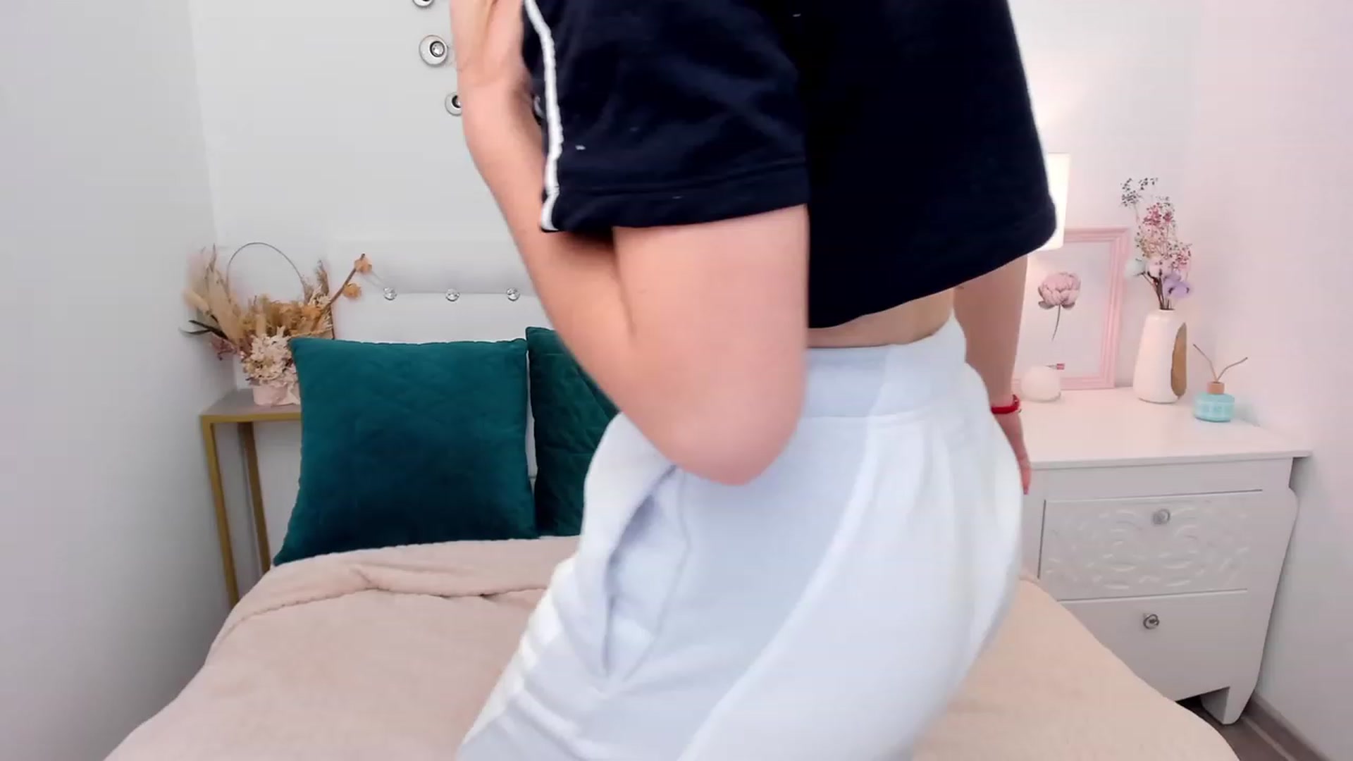 Gallery image thumbnail from SofiBloom's myfreecams stream on, 04/22/2023, 09:01 image 8 of 20