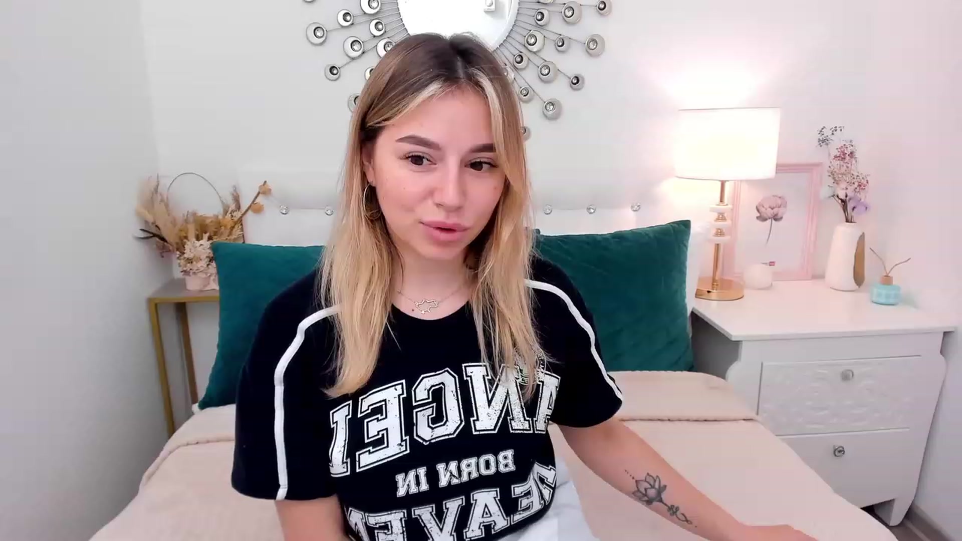 Gallery image thumbnail from SofiBloom's myfreecams stream on, 04/22/2023, 09:01 image 12 of 20