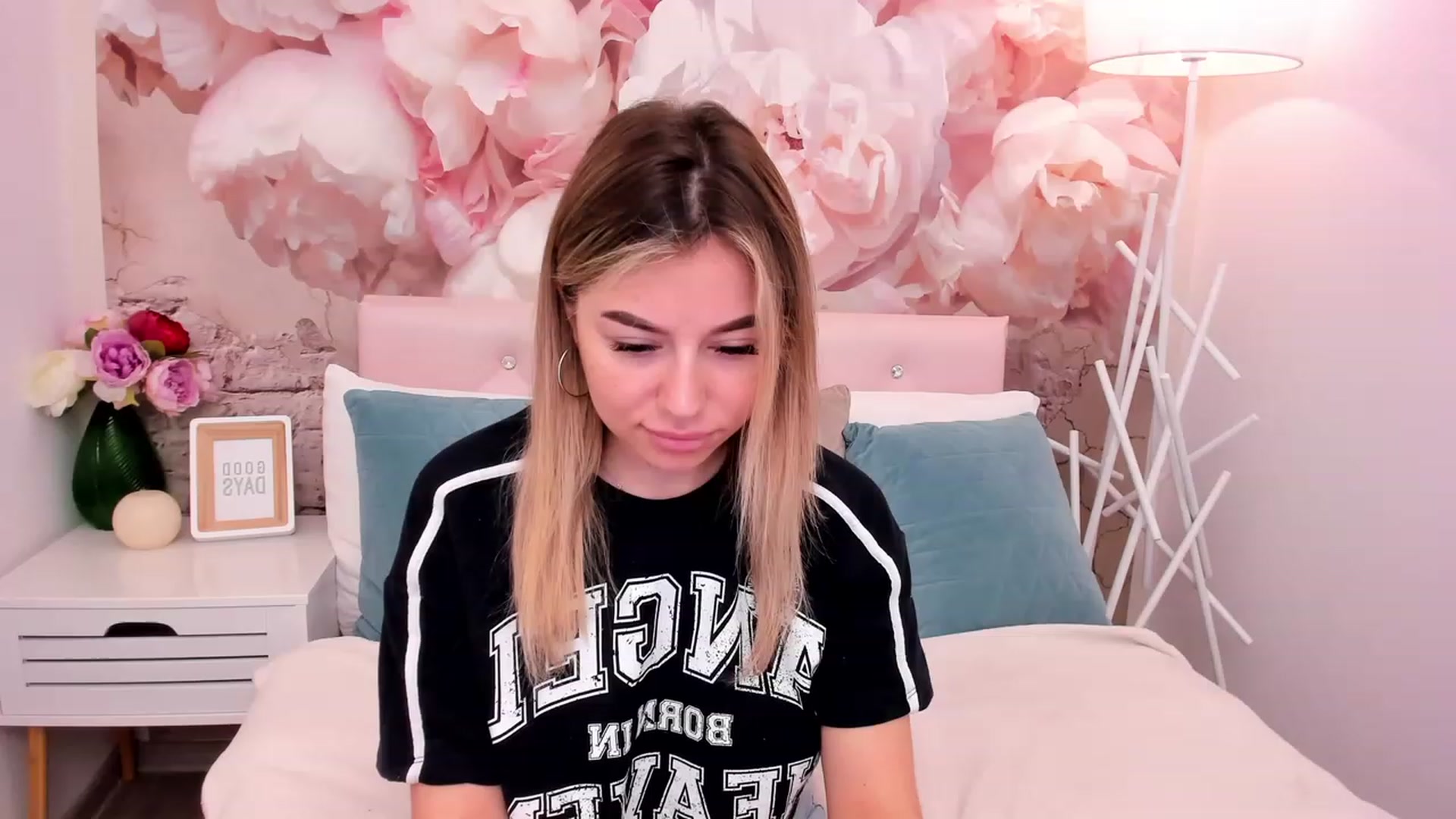 Gallery image thumbnail from SofiBloom's myfreecams stream on, 05/01/2023, 07:59 image 2 of 20