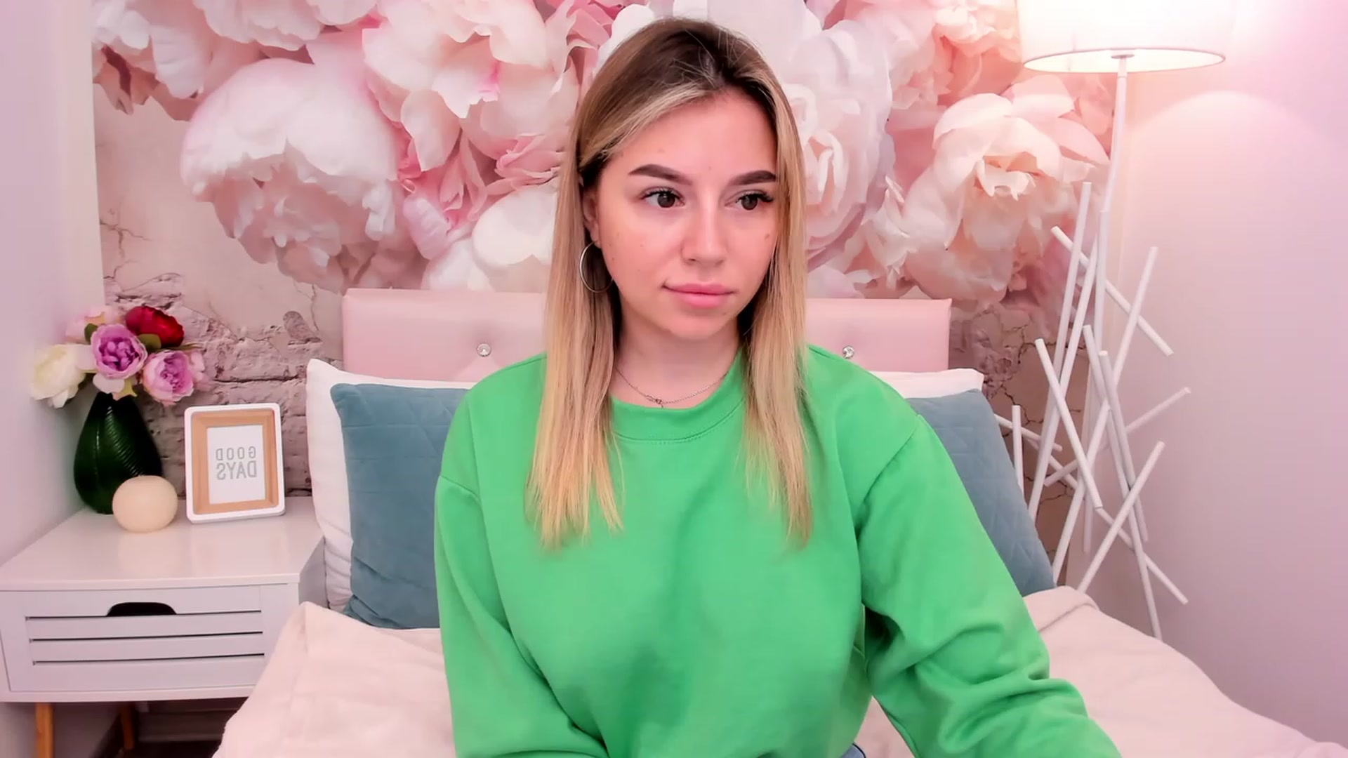 Gallery image thumbnail from SofiBloom's myfreecams stream on, 05/01/2023, 09:25 image 19 of 20