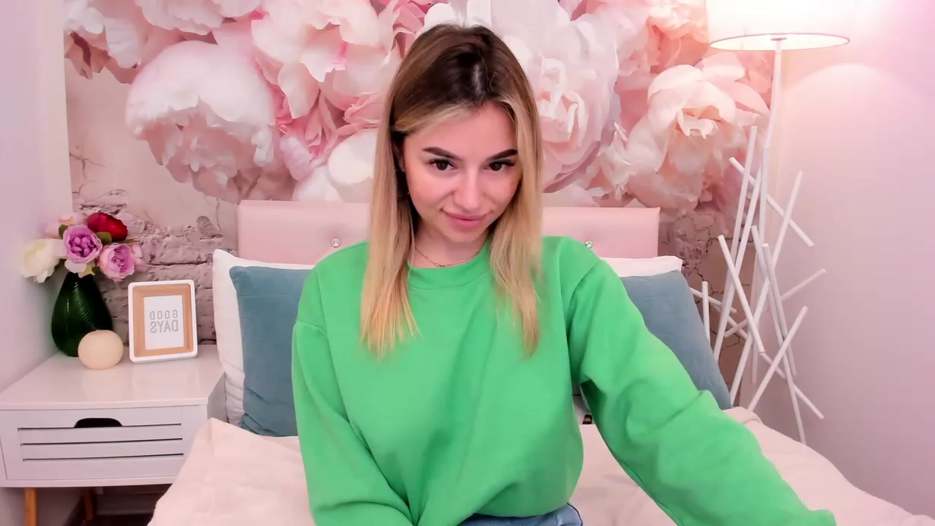 Gallery image thumbnail from SofiBloom's myfreecams stream on, 05/01/2023, 09:25 image 20 of 20