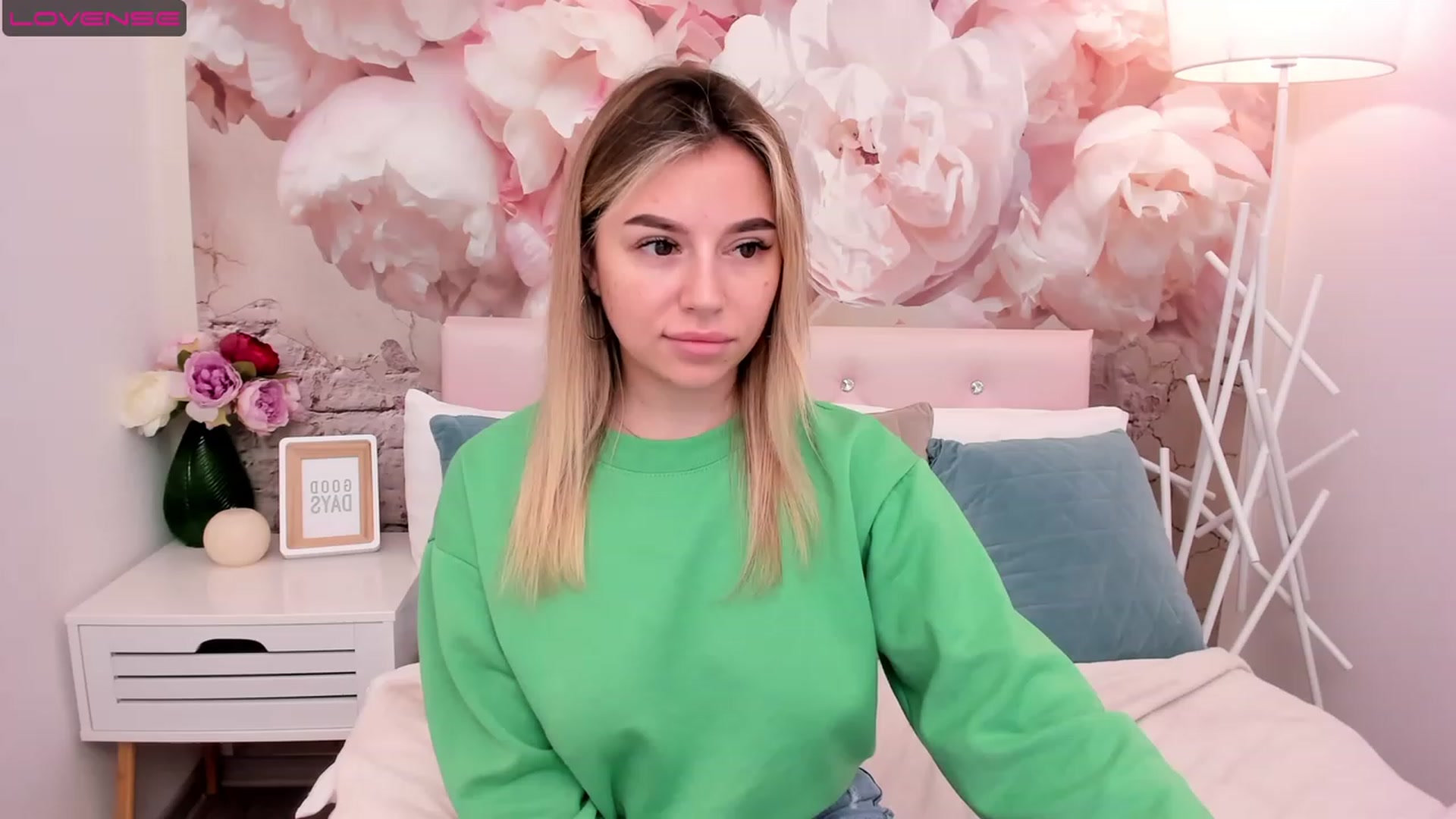 Gallery image thumbnail from SofiBloom's myfreecams stream on, 05/01/2023, 11:52 image 15 of 20