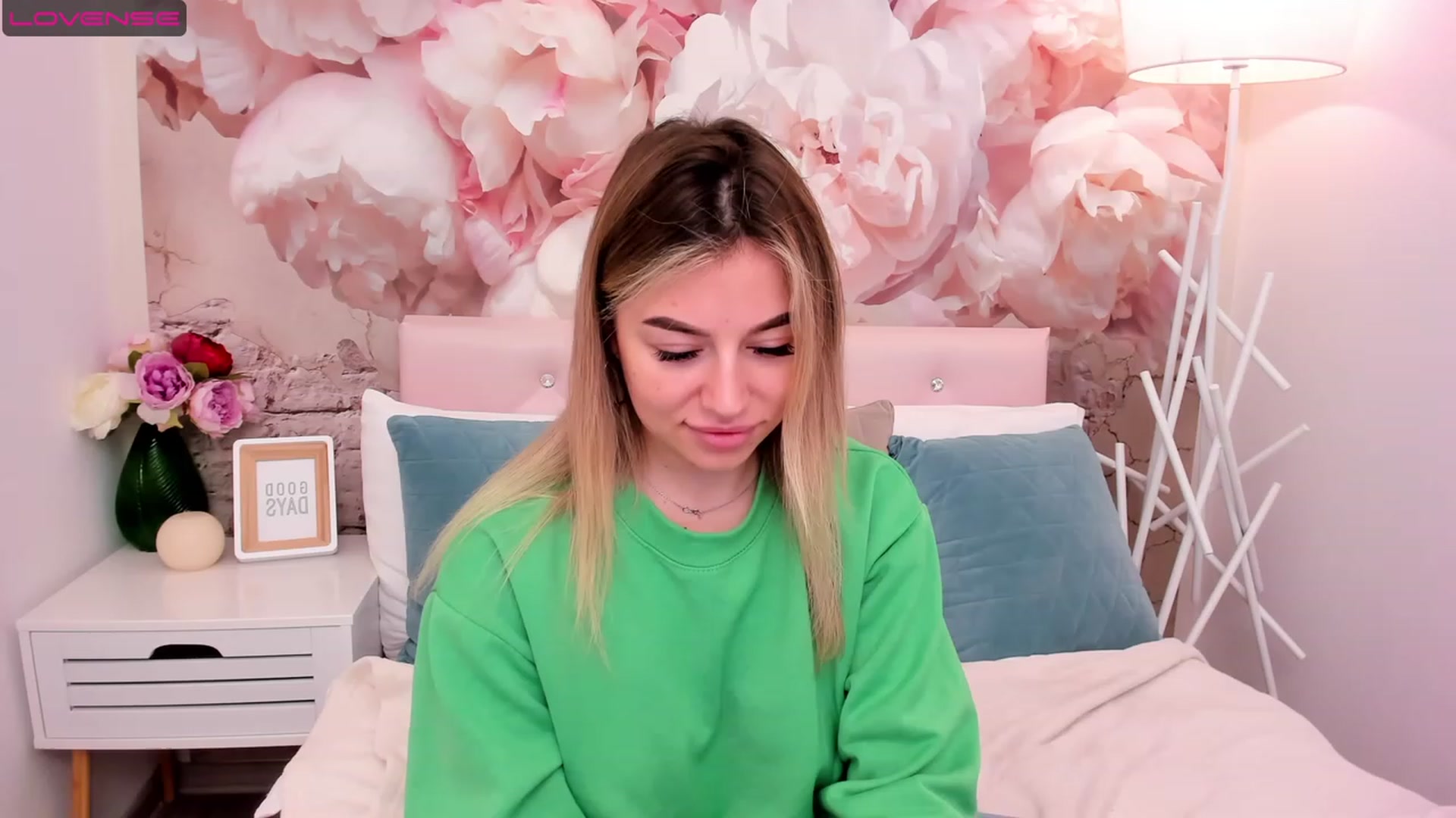 Gallery image thumbnail from SofiBloom's myfreecams stream on, 05/01/2023, 11:52 image 8 of 20