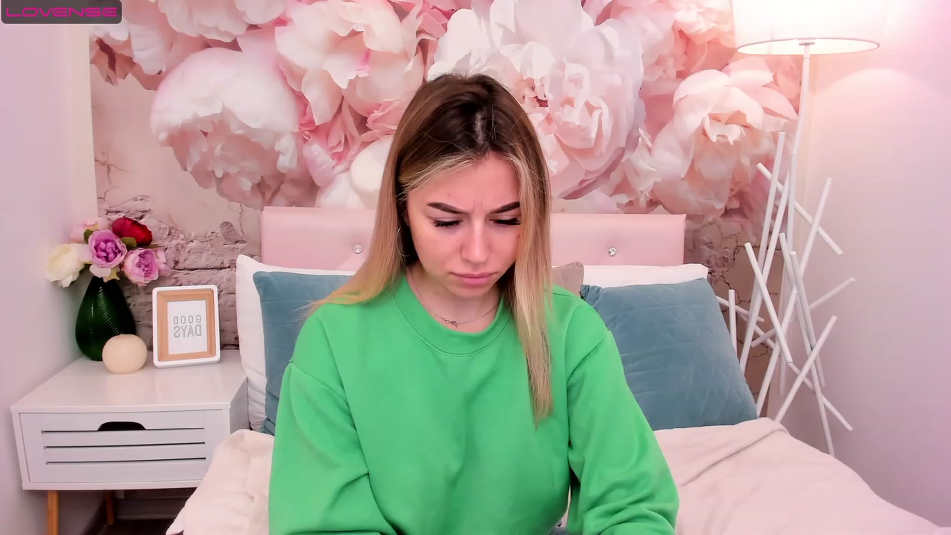 Gallery image thumbnail from SofiBloom's myfreecams stream on, 05/01/2023, 11:52 image 9 of 20
