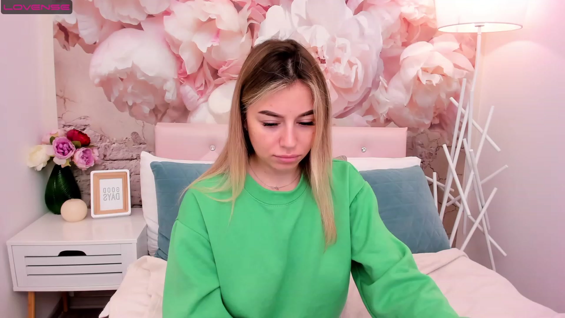 Gallery image thumbnail from SofiBloom's myfreecams stream on, 05/01/2023, 11:52 image 11 of 20
