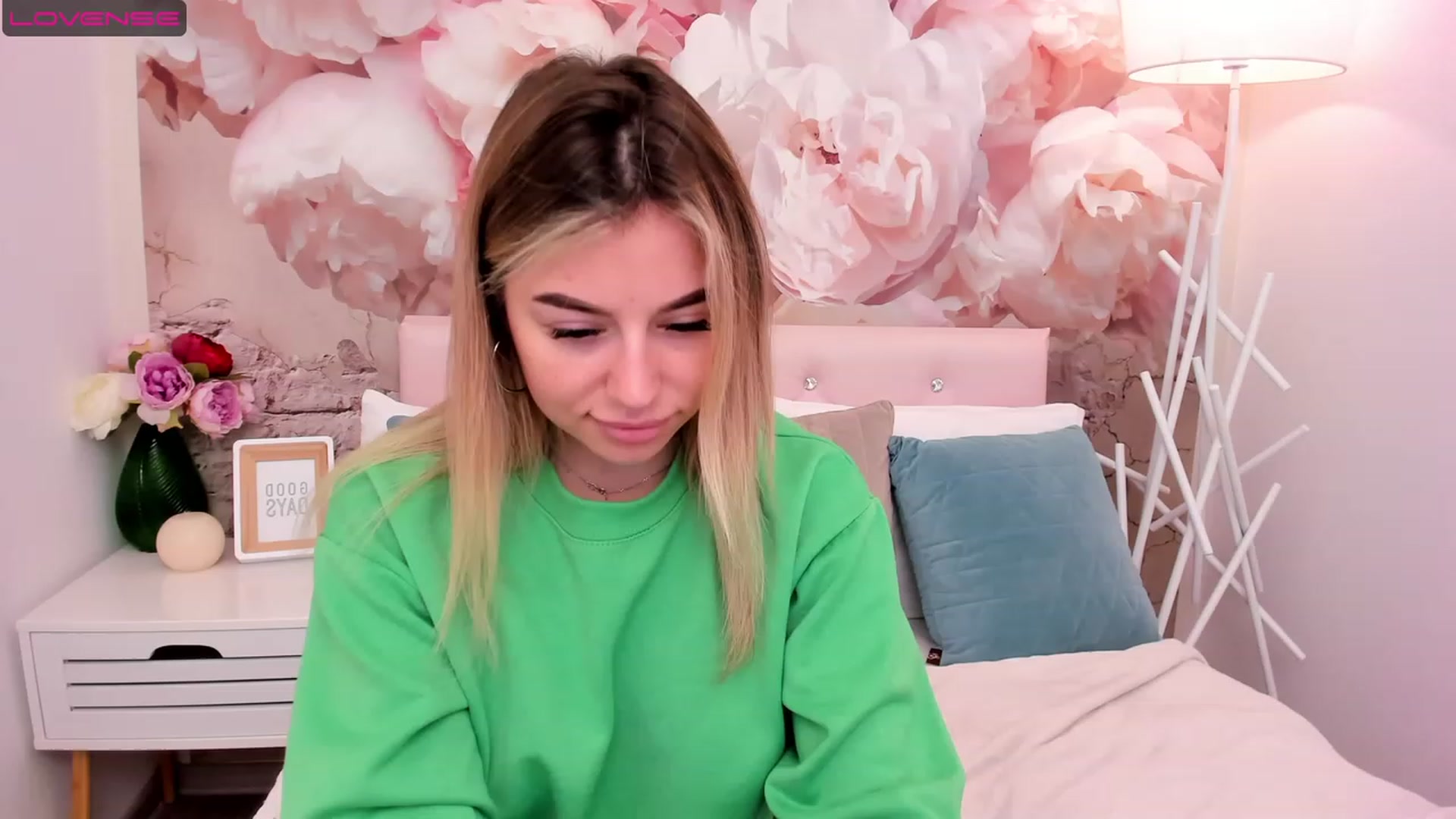 Gallery image thumbnail from SofiBloom's myfreecams stream on, 05/01/2023, 11:52 image 7 of 20