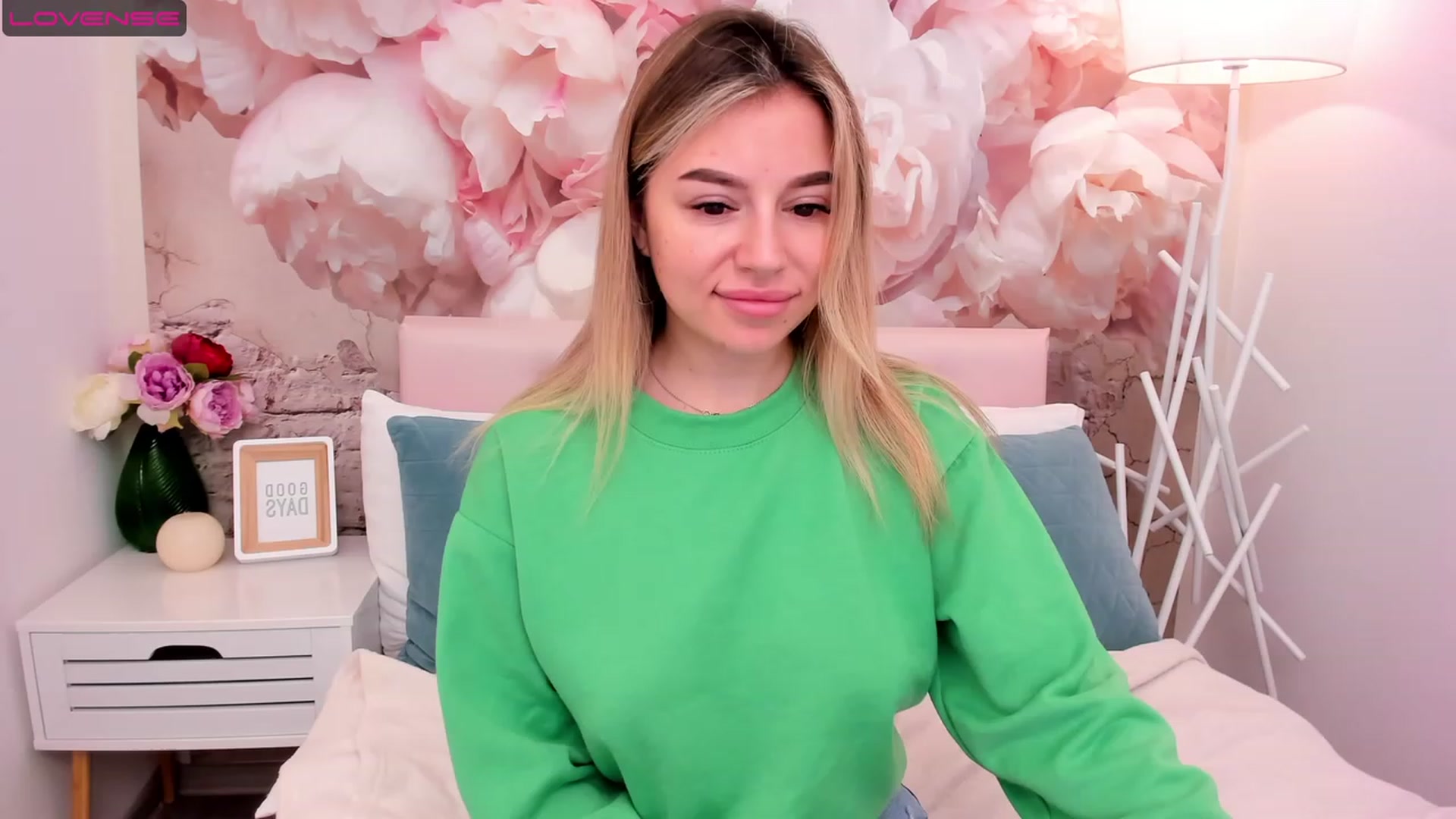 Gallery image thumbnail from SofiBloom's myfreecams stream on, 05/01/2023, 11:52 image 6 of 20