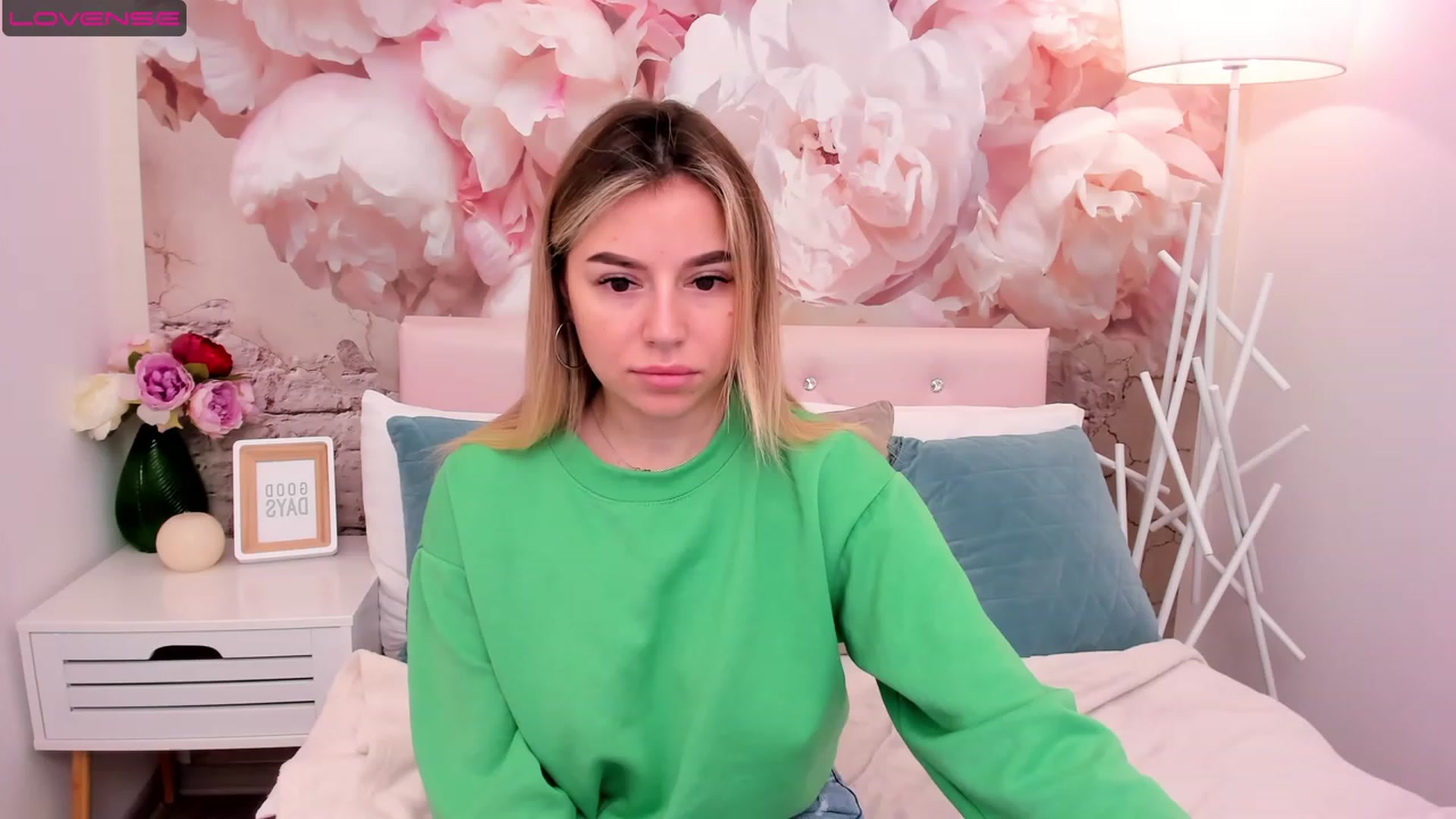 Gallery image thumbnail from SofiBloom's myfreecams stream on, 05/01/2023, 11:52 image 5 of 20