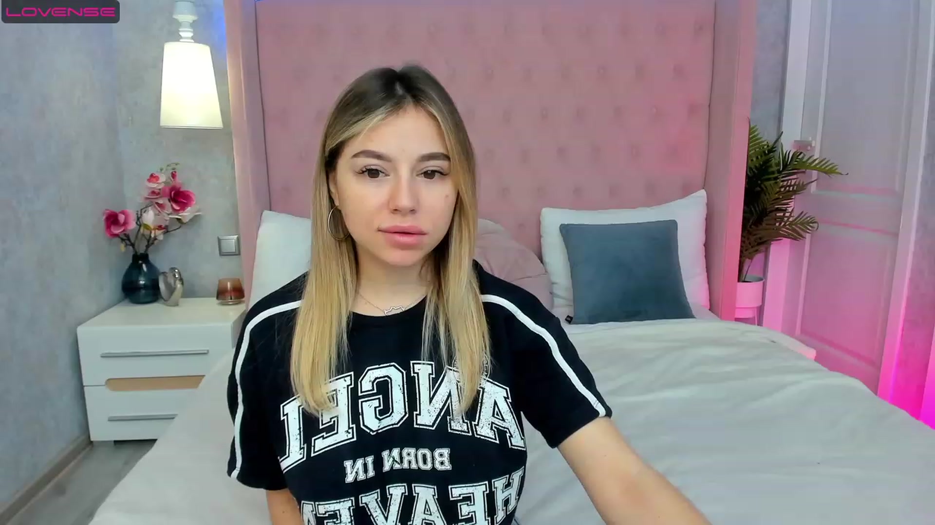 Gallery image thumbnail from SofiBloom's myfreecams stream on, 05/02/2023, 07:51 image 3 of 20