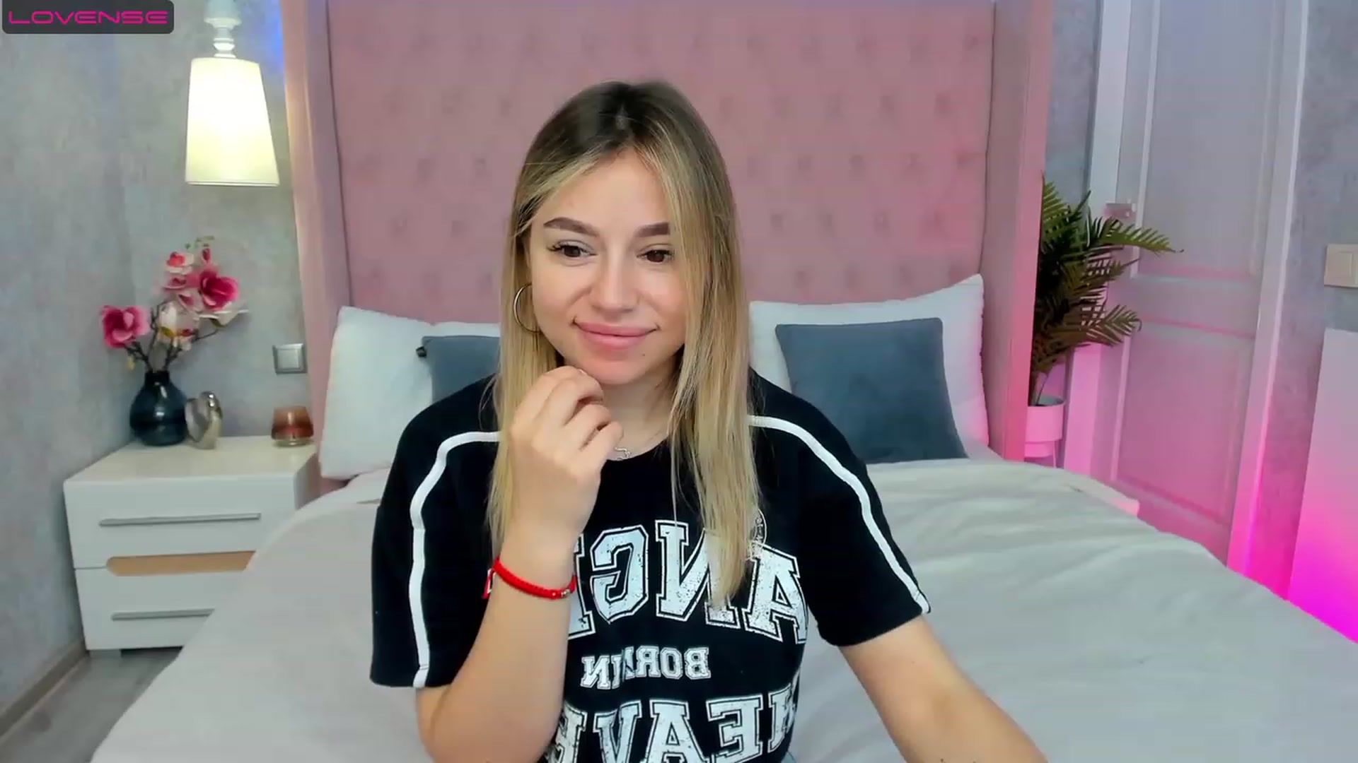Gallery image thumbnail from SofiBloom's myfreecams stream on, 05/02/2023, 07:51 image 5 of 20